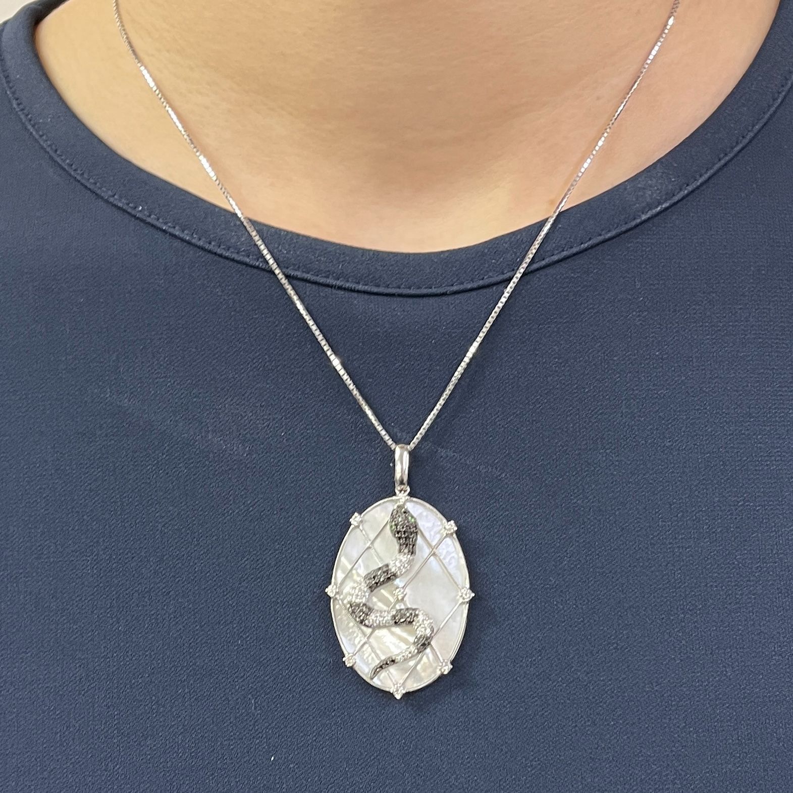 新品 ペンダントトップ ヘビ 18金 ホワイトゴールド ダイヤモンド 