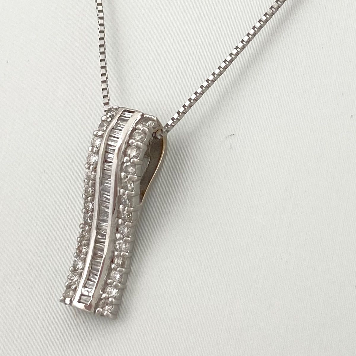 メレダイヤ デザインネックレス K18 ホワイトゴールド ペンダント