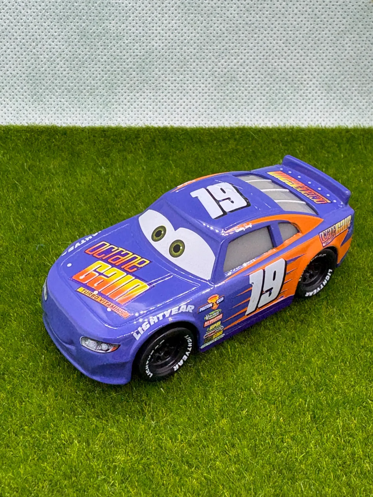 カーズ、ミニカー、BOBBY SWIFT No.19（大きいミニカー） 1-2Pcs Disney Pixar Cars No.19 Bobby Swift Hauler Truck Car1:55