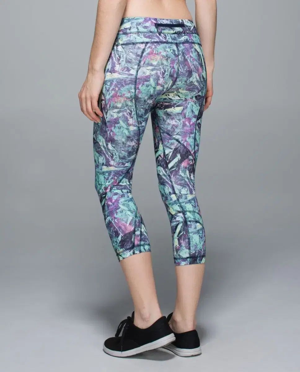 lululemon - 限定カラー！ルルレモン　サイズS レギンス　ヨガウェア lululemon lululemon - 限定カラー！ルルレモン サイズS レギンス