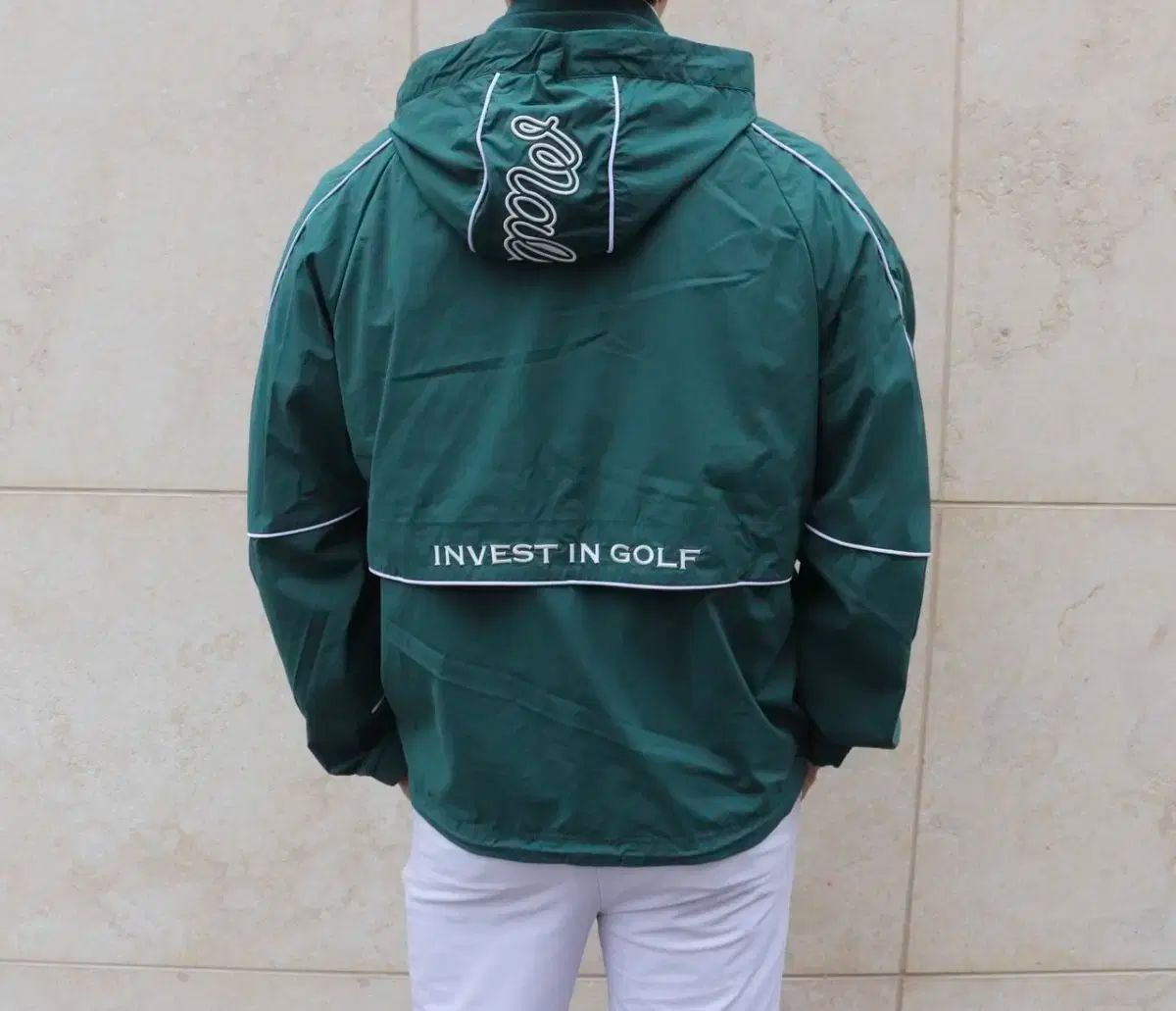 ハイネック ウィンドブレーカー