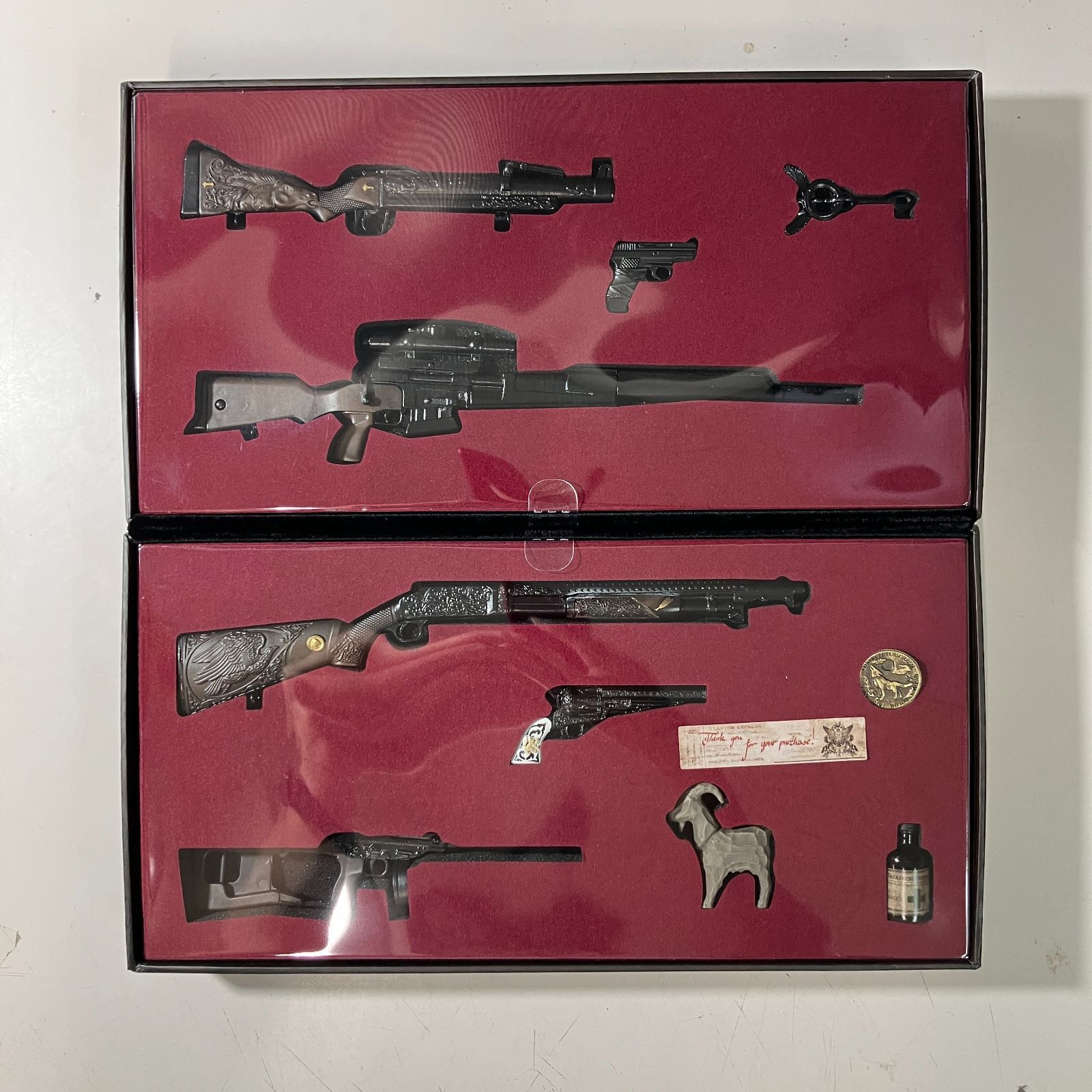 バイオハザードヴィレッジ ミニチュア＆アートブックセット