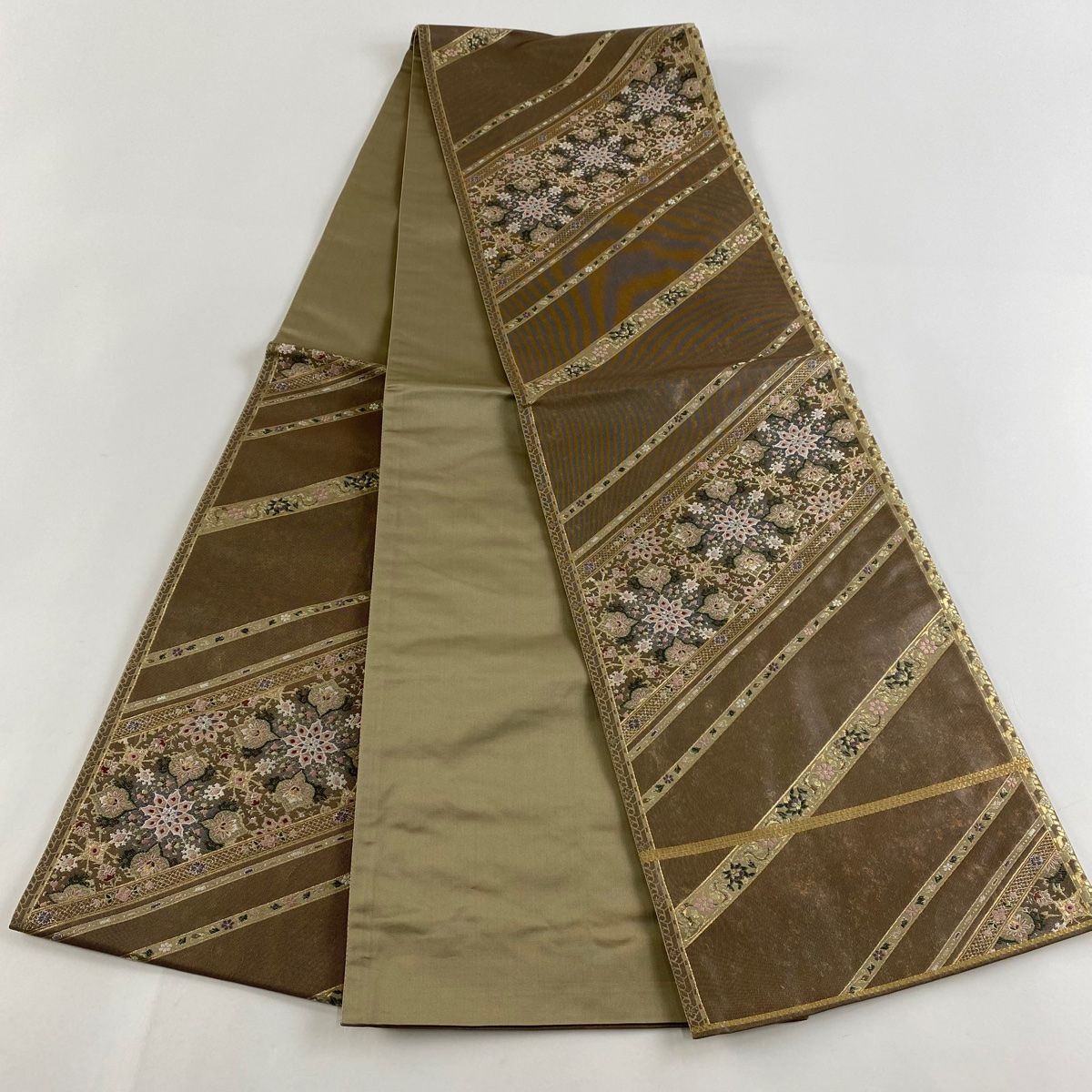 袋帯 秀品 鈴乃屋 斜縞 箔 金糸 金色 全通 正絹 【中古】 袋帯 美品