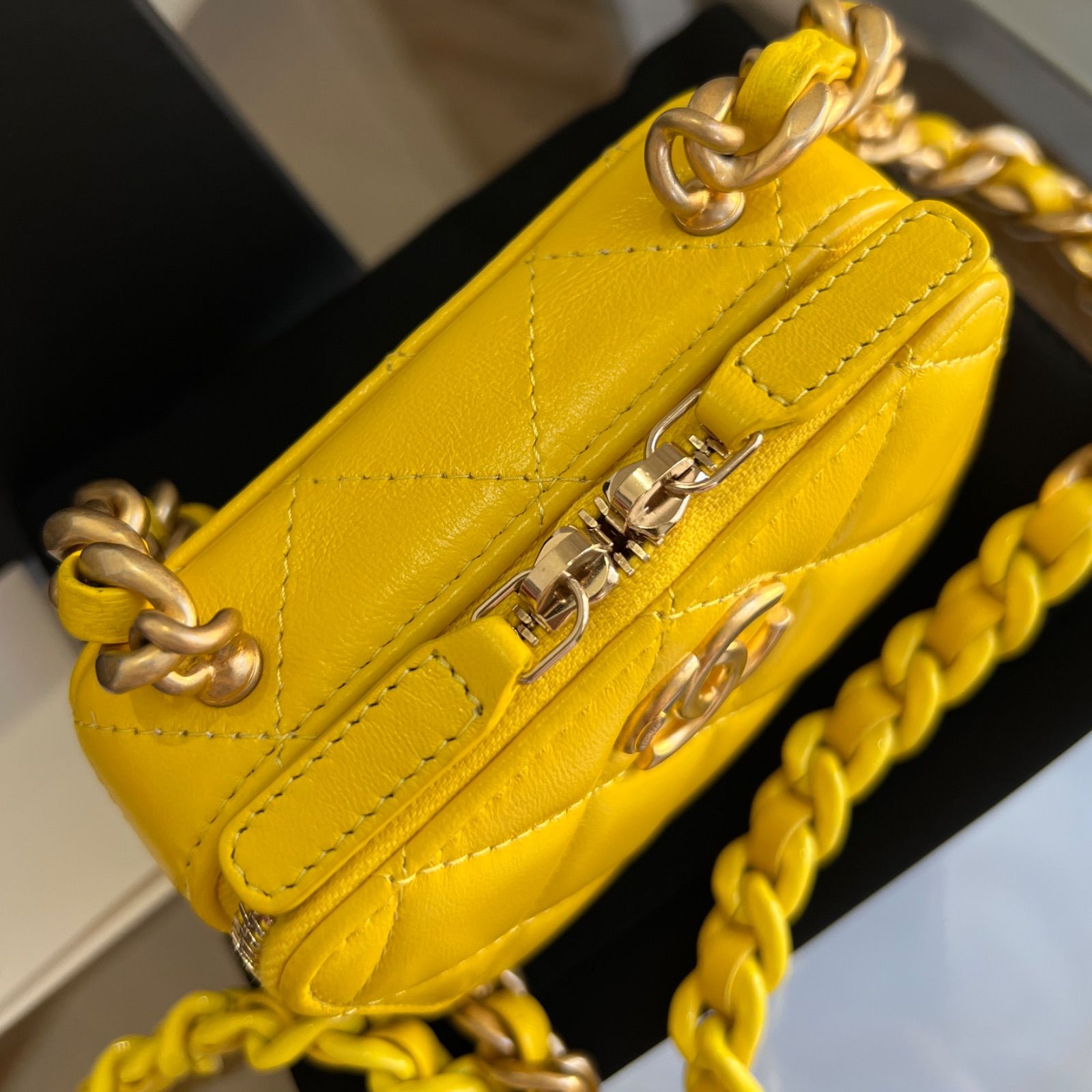 未使品　希少開運カラー❣️CHANELミニヴァニティ　カメラ　ショルダー