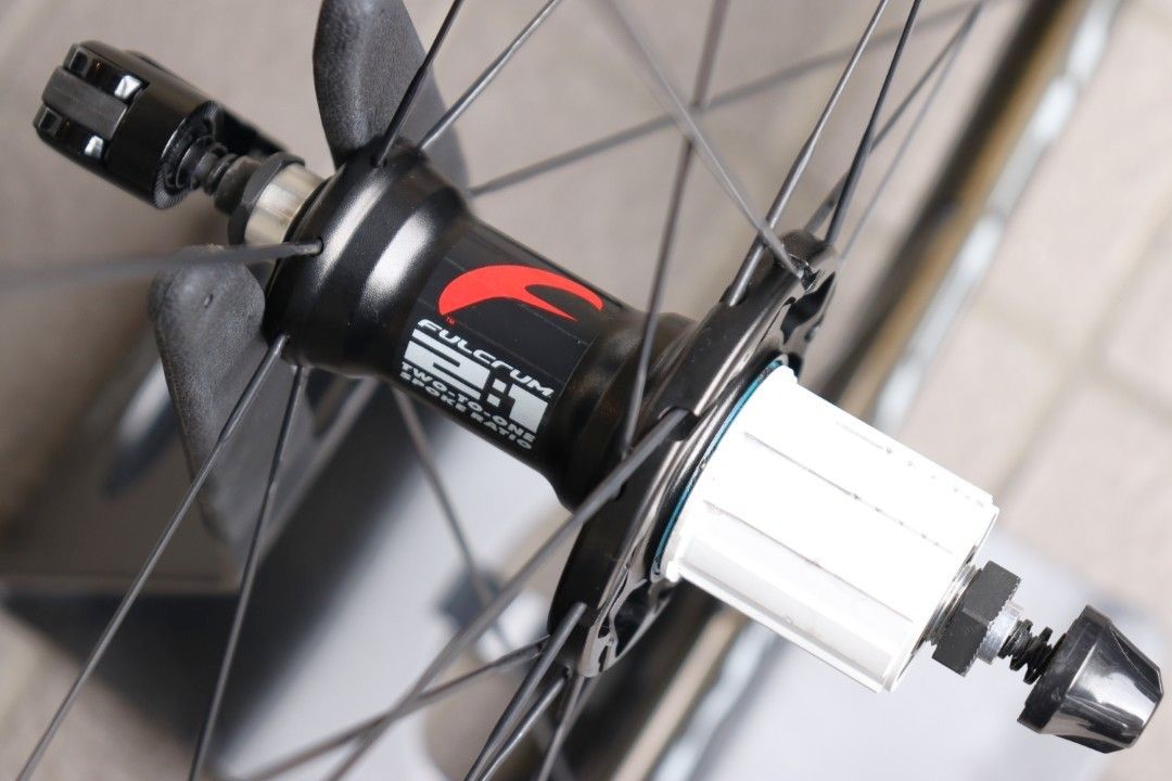 フルクラム FULCRUM レーシングクワトロ カーボン RACING