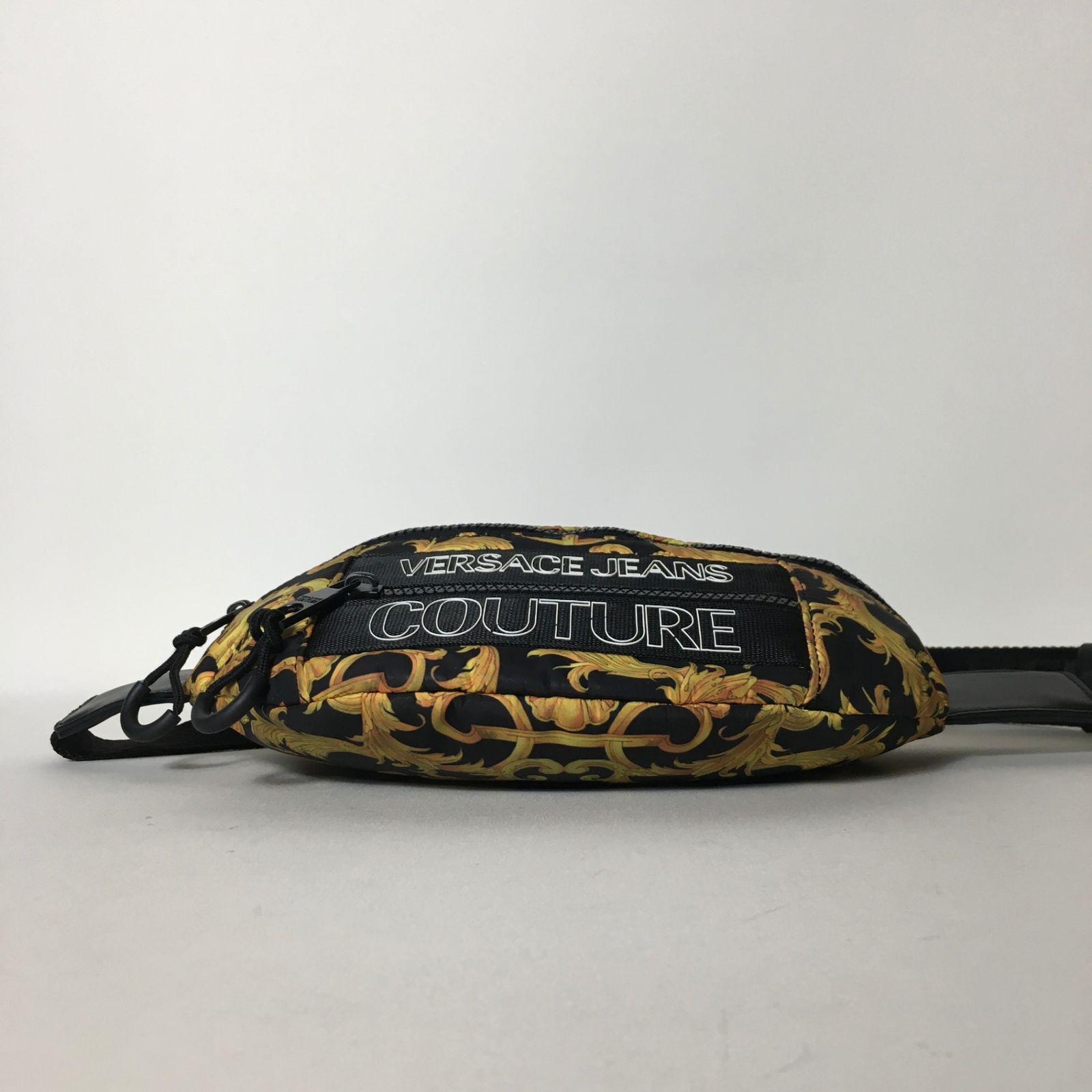 2507-275｜美品｜ヴェルサーチェジーンズ ボディバッグ ブラック 