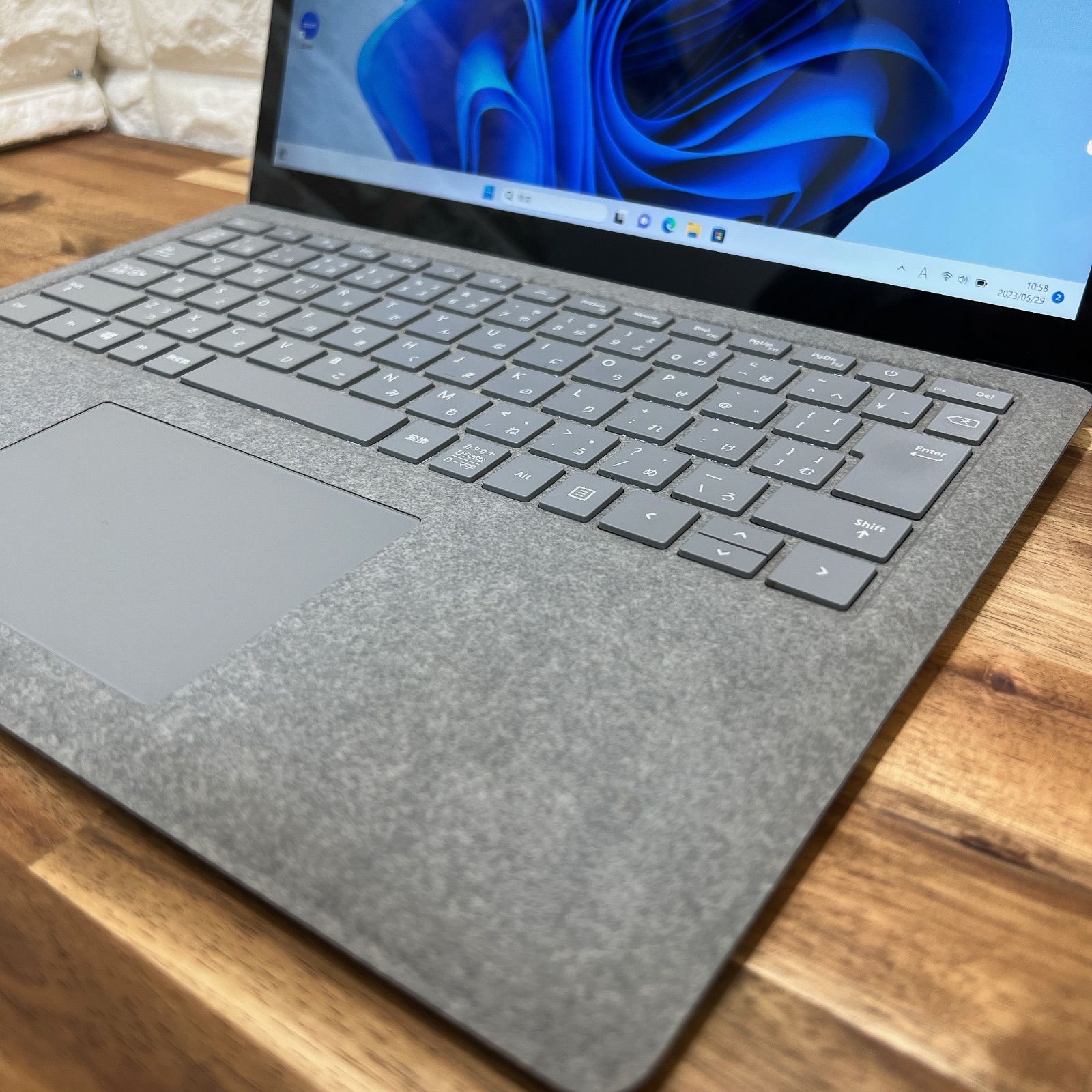 美品 ノートパソコン SurfaceLaptop 2 タッチパネル i5 8世代