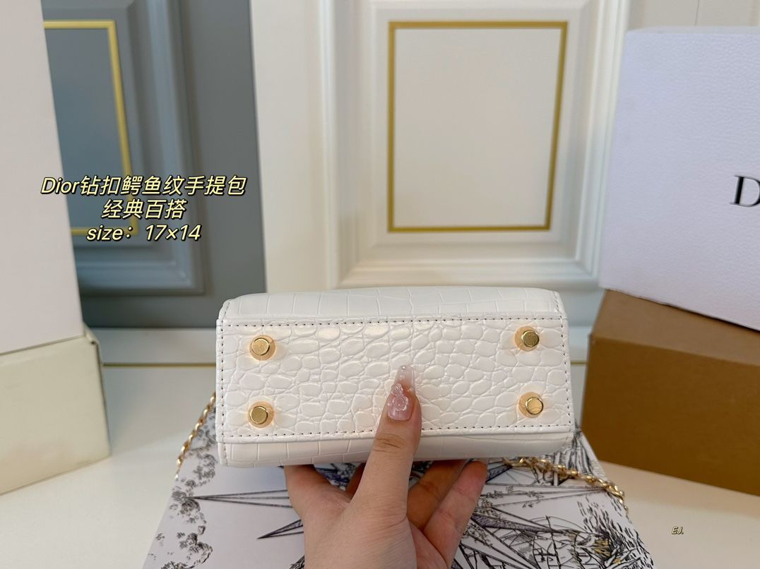 Dior 満ストーンボタンのハンドバッグ