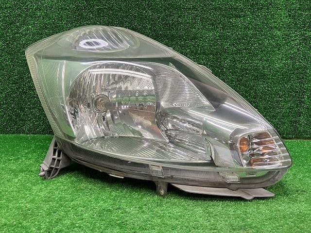 パッソ　KGC10 後期 　ヘッドライト右側　ハロゲン　純正 中古品 綺麗 低価，お買い得 パッソ ヘッドライト 左右 ハロゲン KGC10&frasl;15 後期 100