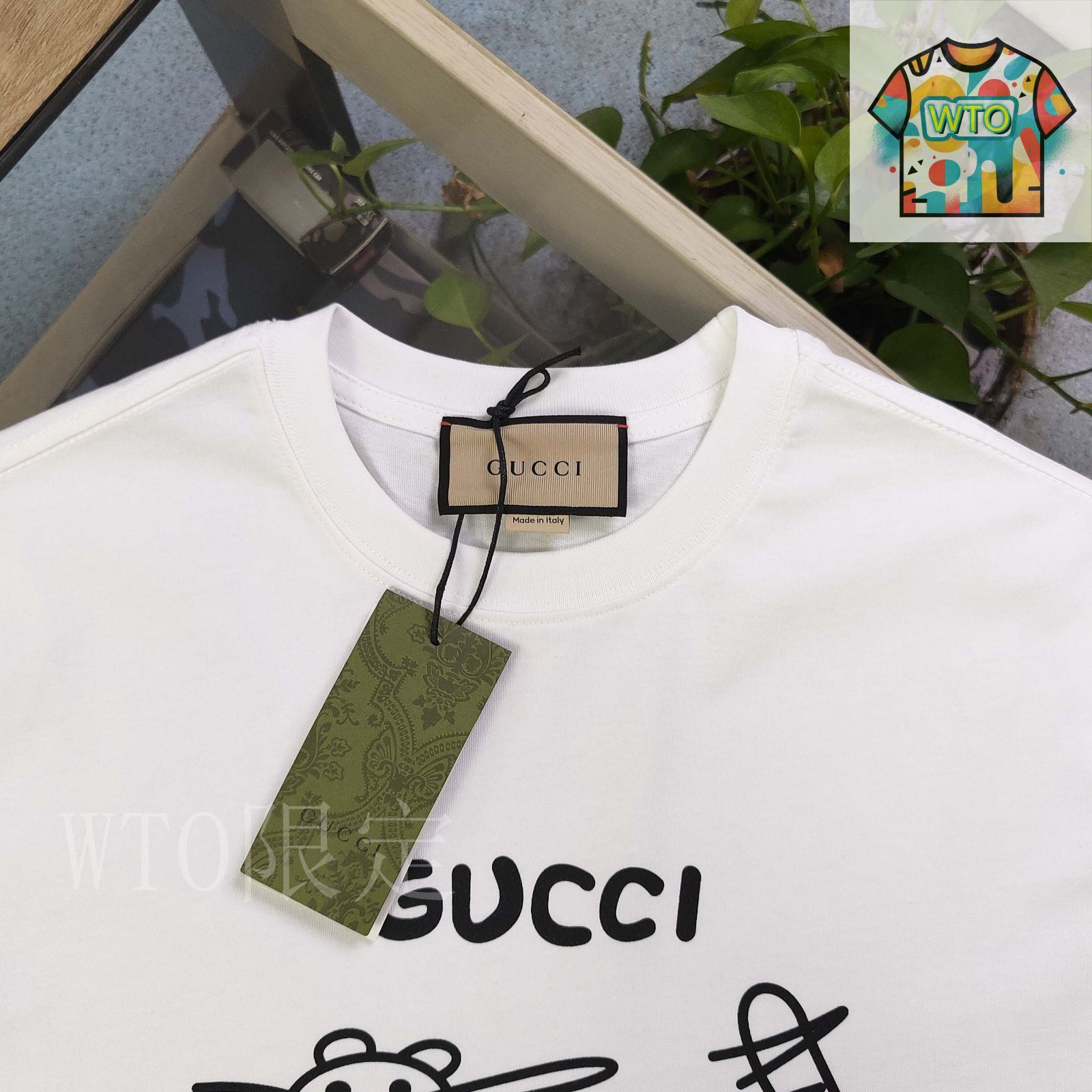 今日特価】GUCCI 2025 ラインアート猫柄アルファベット T gucci 猫 t