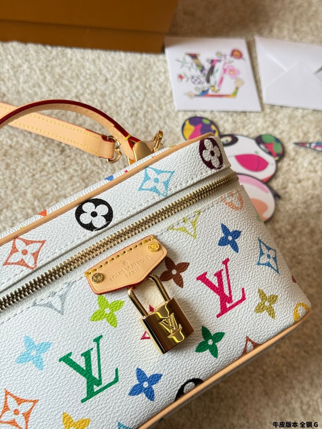 国内発送【可愛い限定】Louis Vuitton 村上隆 VanityChainポーチ 今日特価】Louis Vuitton x Murakami 2025 White Multicolore