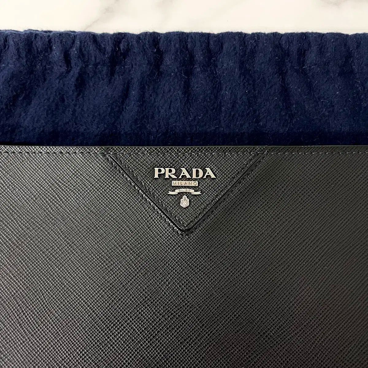 PRADA プラダ サフィアーノ ファスナー クラッチ ブラック 2VN003