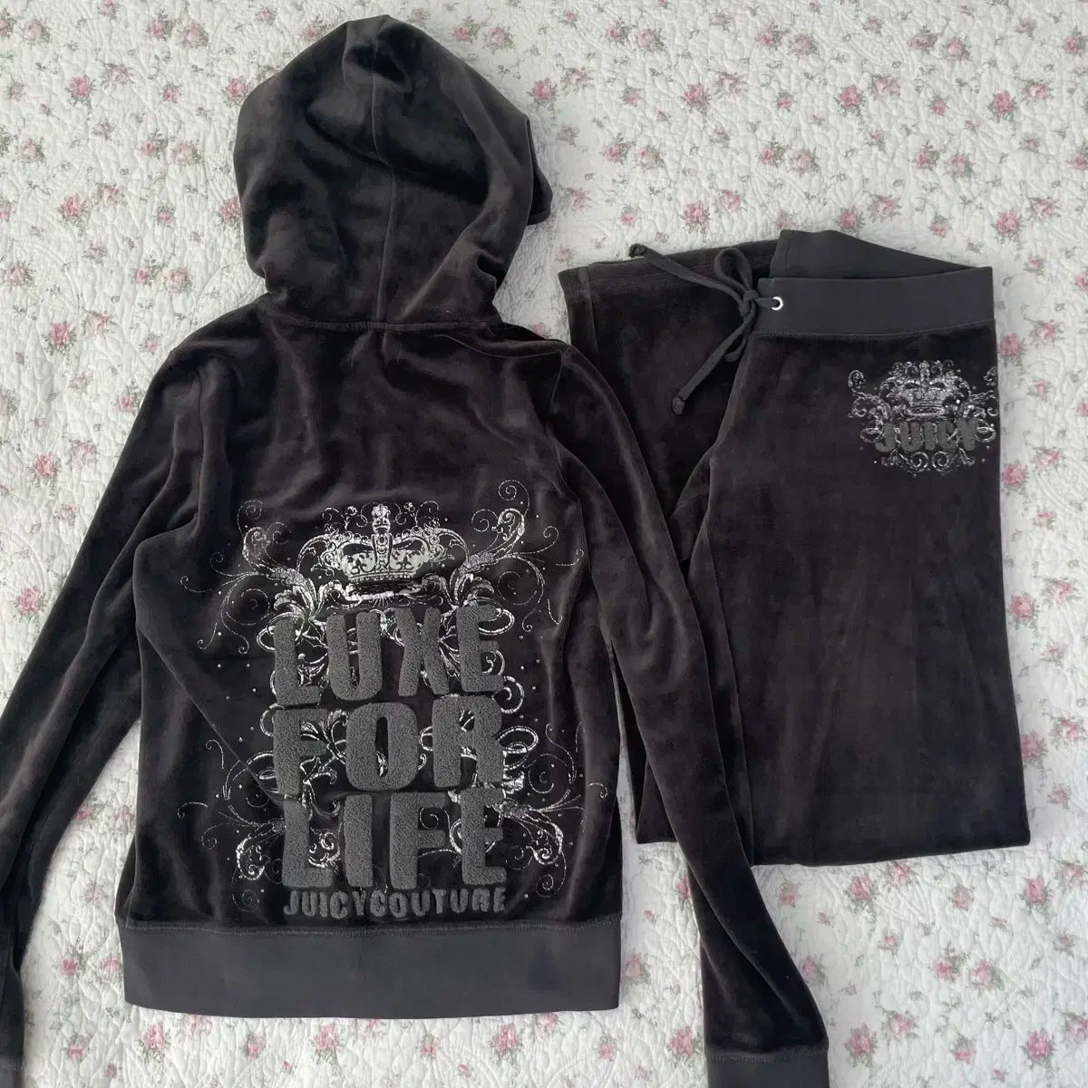 JUICY COUTURE ジューシークチュール チャコール ベロア トレーニング セット |ヴィンテージ セットアップ キュービック y2k ジップアップパーカー フード付き