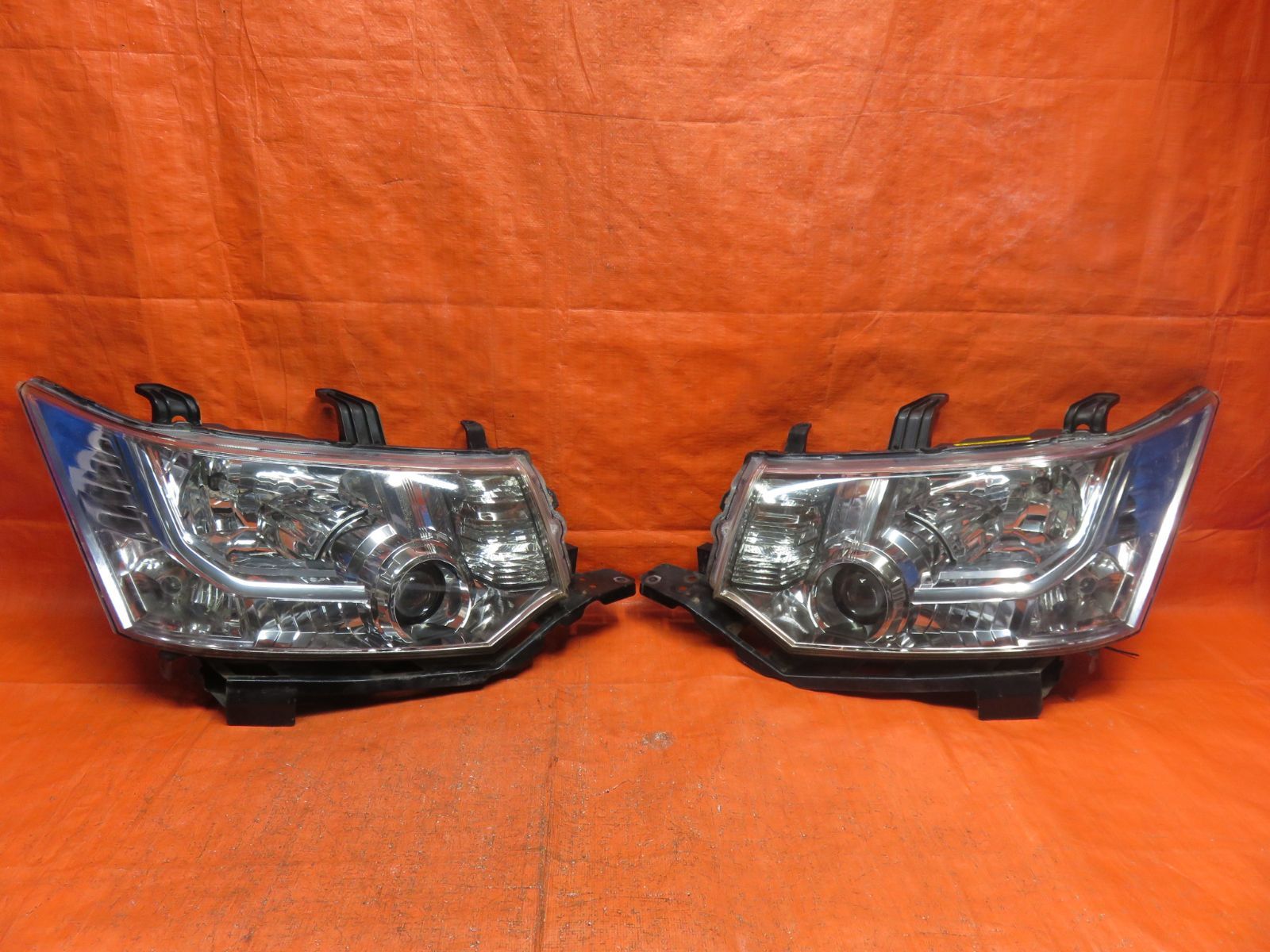 LA3154* 点灯OK 三菱 デリカ D5 CV5W ヘッドライト/HID ヘッドランプ 左右セット/純正 100-87918 / CV2W CV1W ※表面劣化/現状渡し