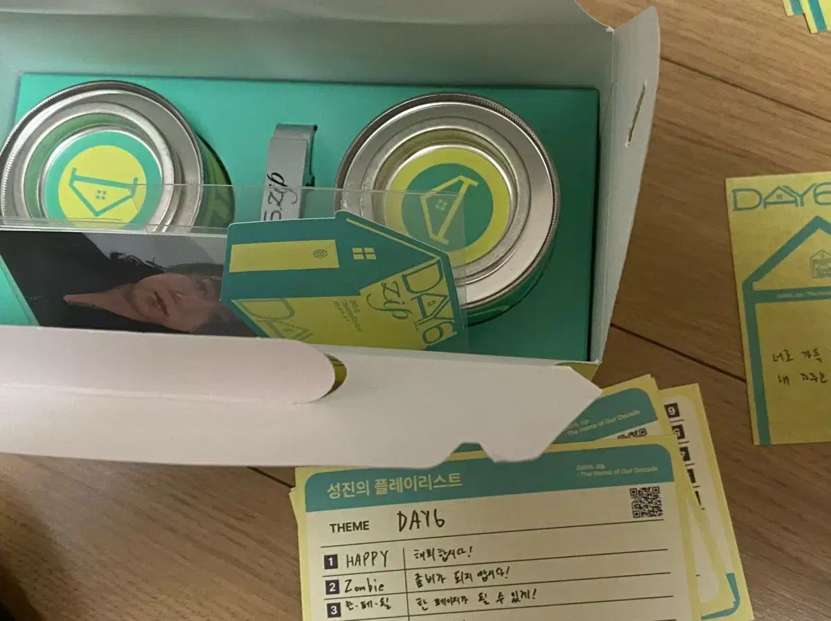 DAY6(デイシックス) zip ポップアップ ケー カラビナ