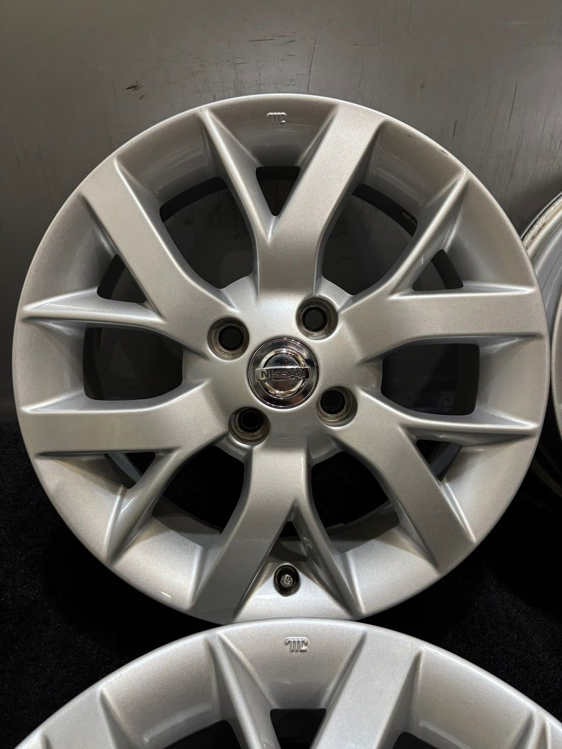 日産 E12 ノート 純正 15インチ 5.5J 40 100 4H アルミホイール 4本 ティーダ キューブ 1-K367