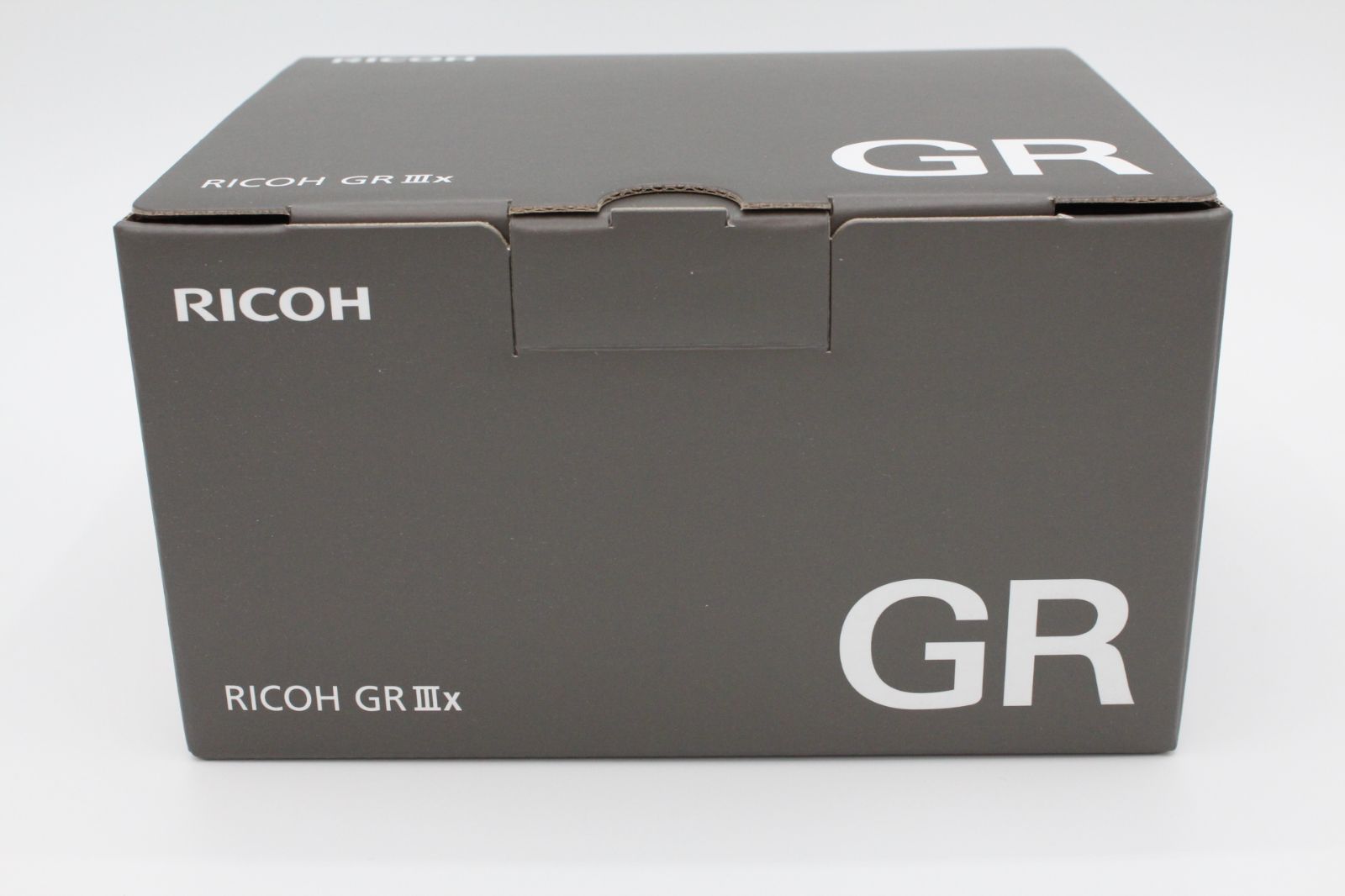 【新品未開封品】RICOH リコー GR IIIx  焦点距離 40mm / 24.2M APS-Cサイズ大型CMOSセンサー搭載/最強のスナップシュータ― / 約0.8秒 高速起動/高速ハイブリッドAF/高解像・高コントラスト GRレンズ