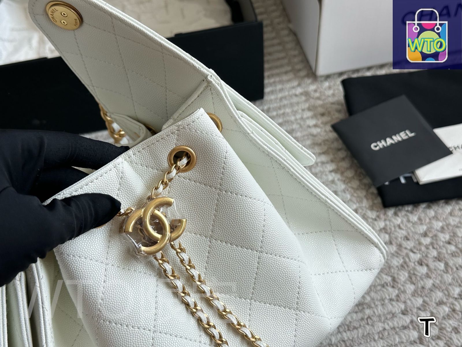 【25A 新作/存在感抜群のレザー調モードアクセ】CHANEL バングル スモール レザー グッズ — CHANEL 2025年春夏 プレタポルテ