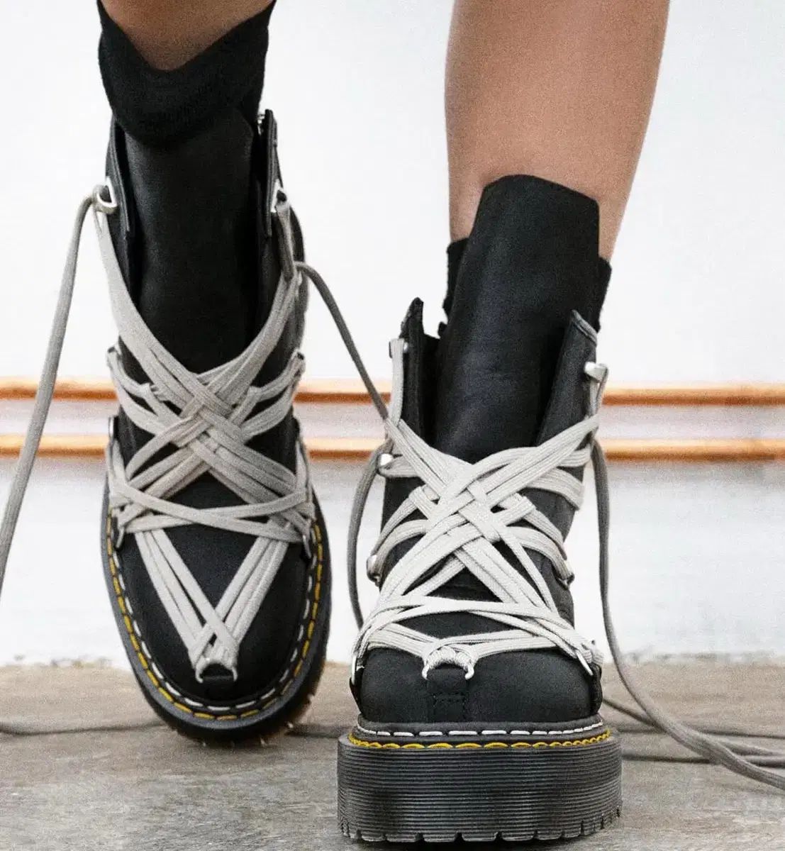 DR. MARTENS ドクターマーチン リックオウエンス 1460 クアッド ソール MEGA レース ブーツ ブラック