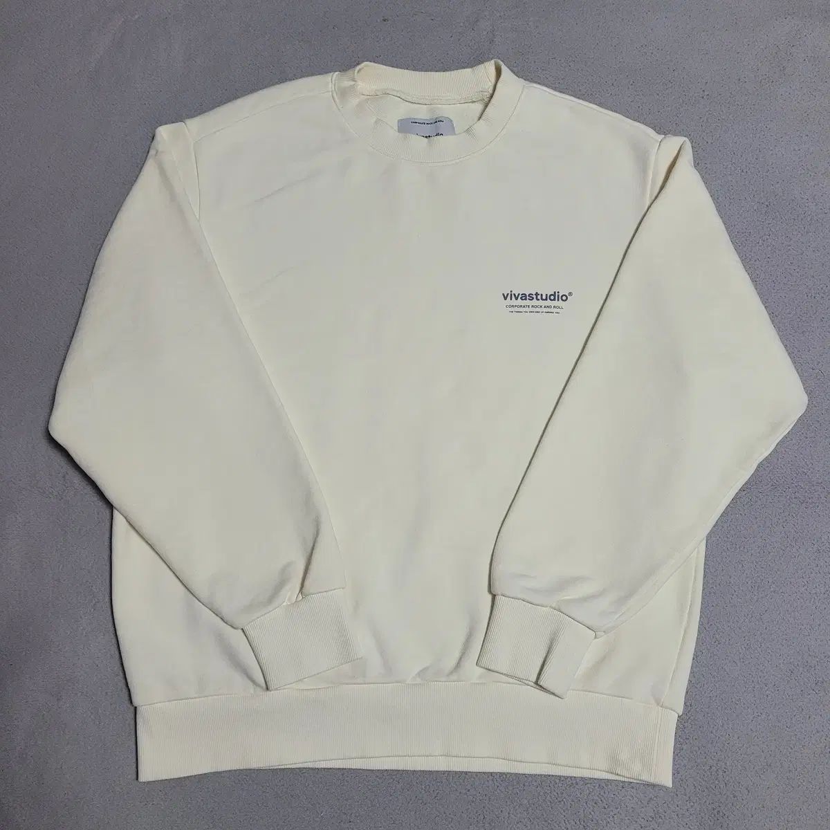 100 vivastudio(ビバスタジオ) ロゴ ロングスリーブスウェットシャツ M L