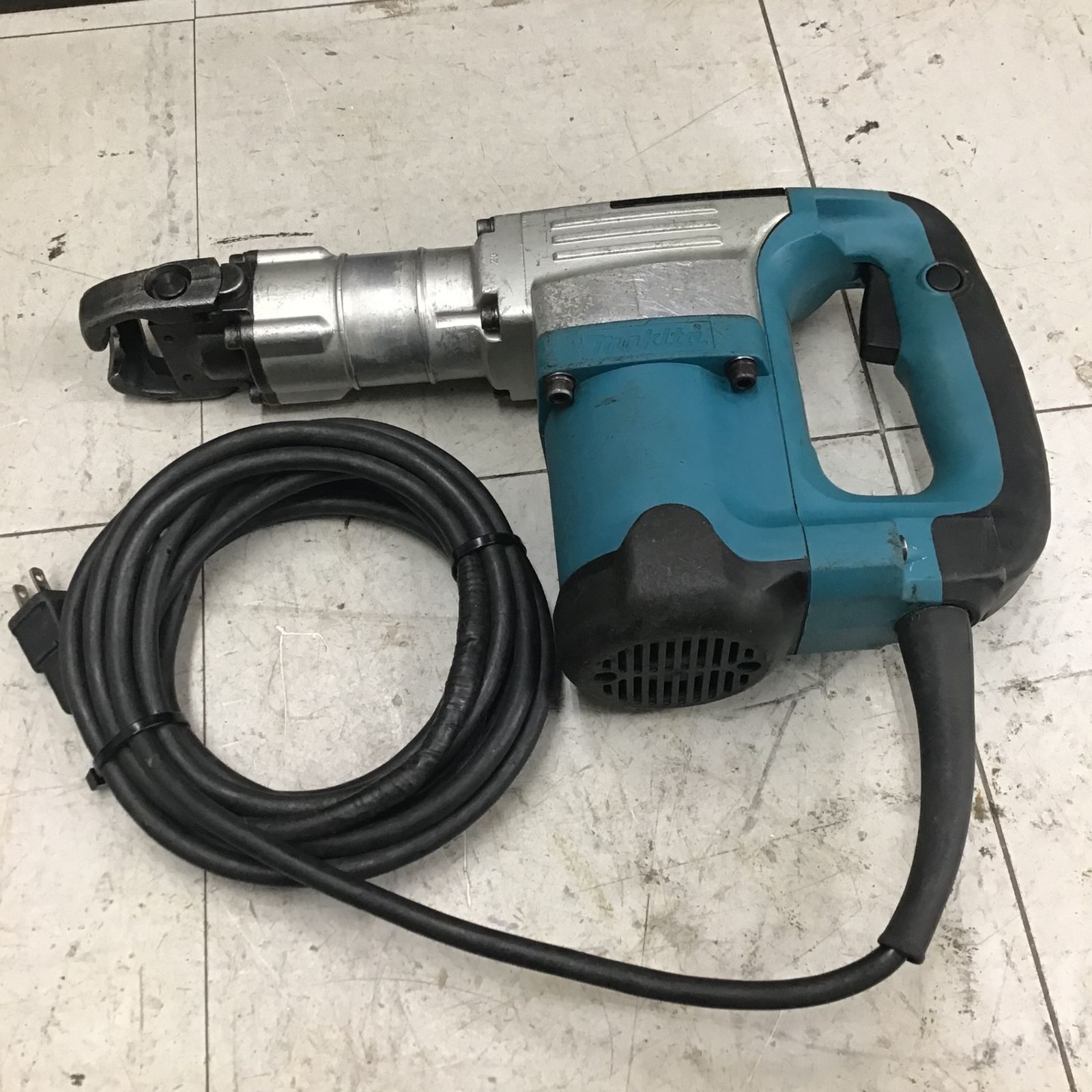 現状品 makita マキタ 電動ハンマ HM0830 チゼル 4本付き ハンマドリル 