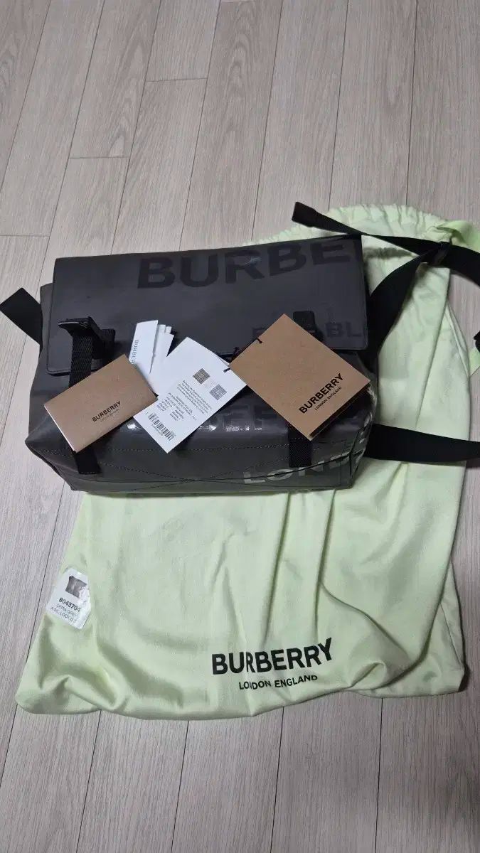 バーバリー ロール メッセンジャーバッグ セピア グレー