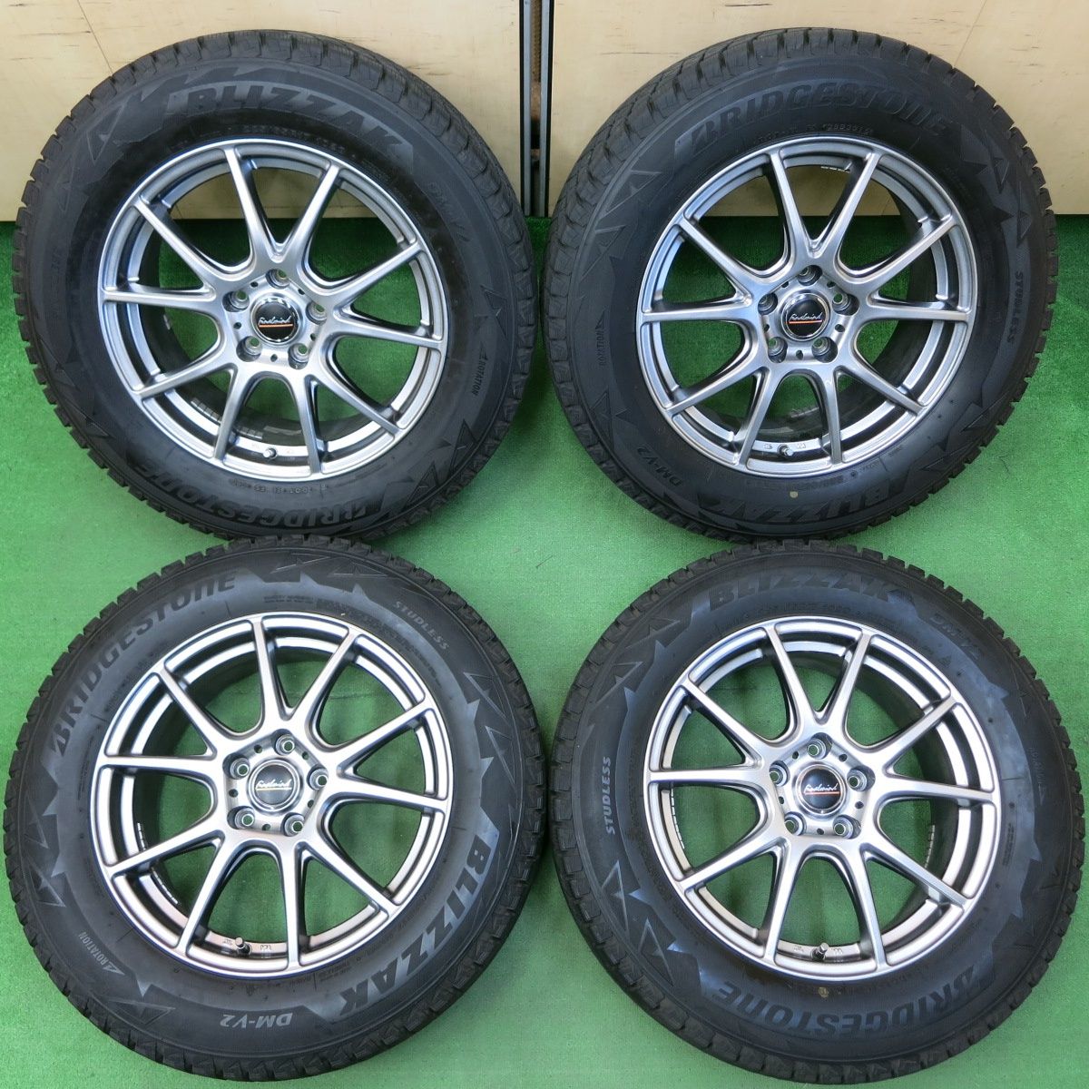 *送料無料* バリ溝！キレイ！9分スタッドレス 225/65R17 ブリヂストン ブリザック DM-V2 Finalmind A-TECH PCD114.3/5H4050304イス