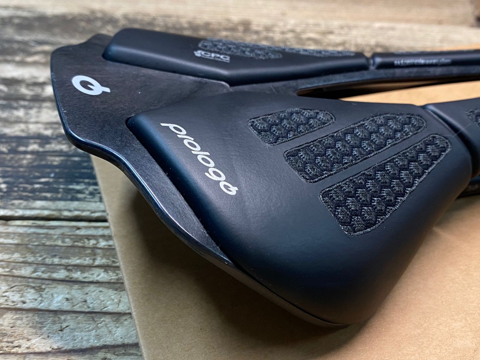 【大好評販売】 JJ599 プロロゴ prologo SCRATCH M5 PAS NACK サドル 140mm 黒 カーボンレール 可愛い