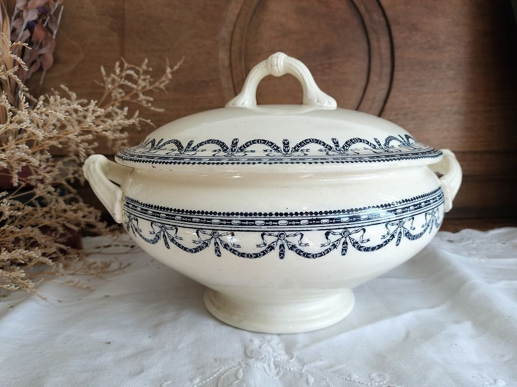 フランス アンティーク リボン絵付き 素敵な 蓋つき スーピエール Salins 1900年