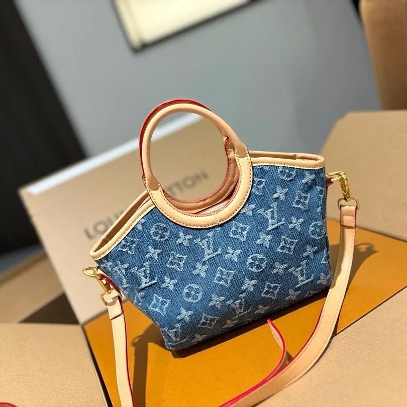 新品未使用 箱付  LOUIS VUITTON  ノベルティトートバッグ 専用ページ