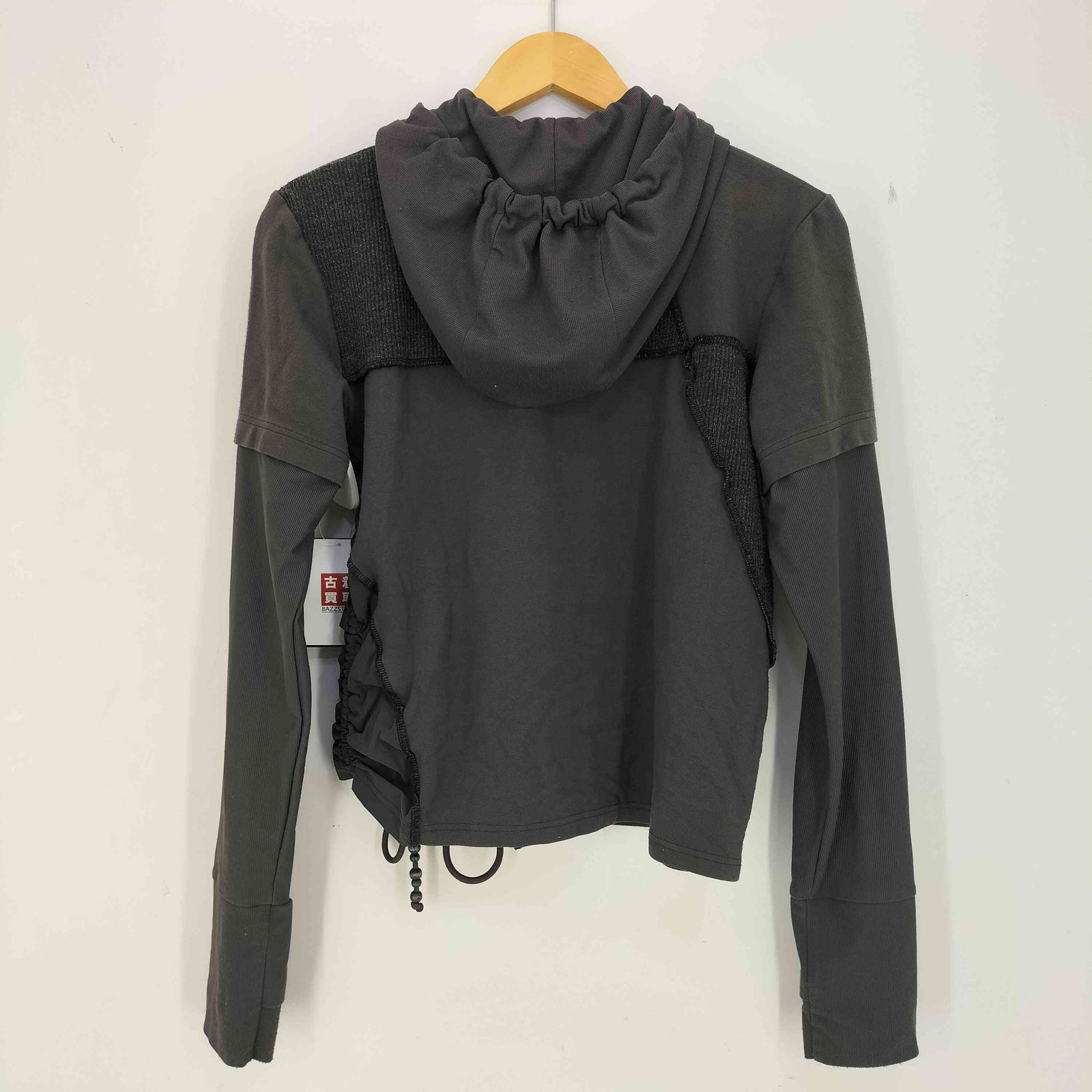 hyein seo(ヘインソ) TWISTED HOODIE サムホール レディース JPN：1  中古 古着 0344 ヘインソ hyein seo TWISTED HOODIE サムホール レディース JPN