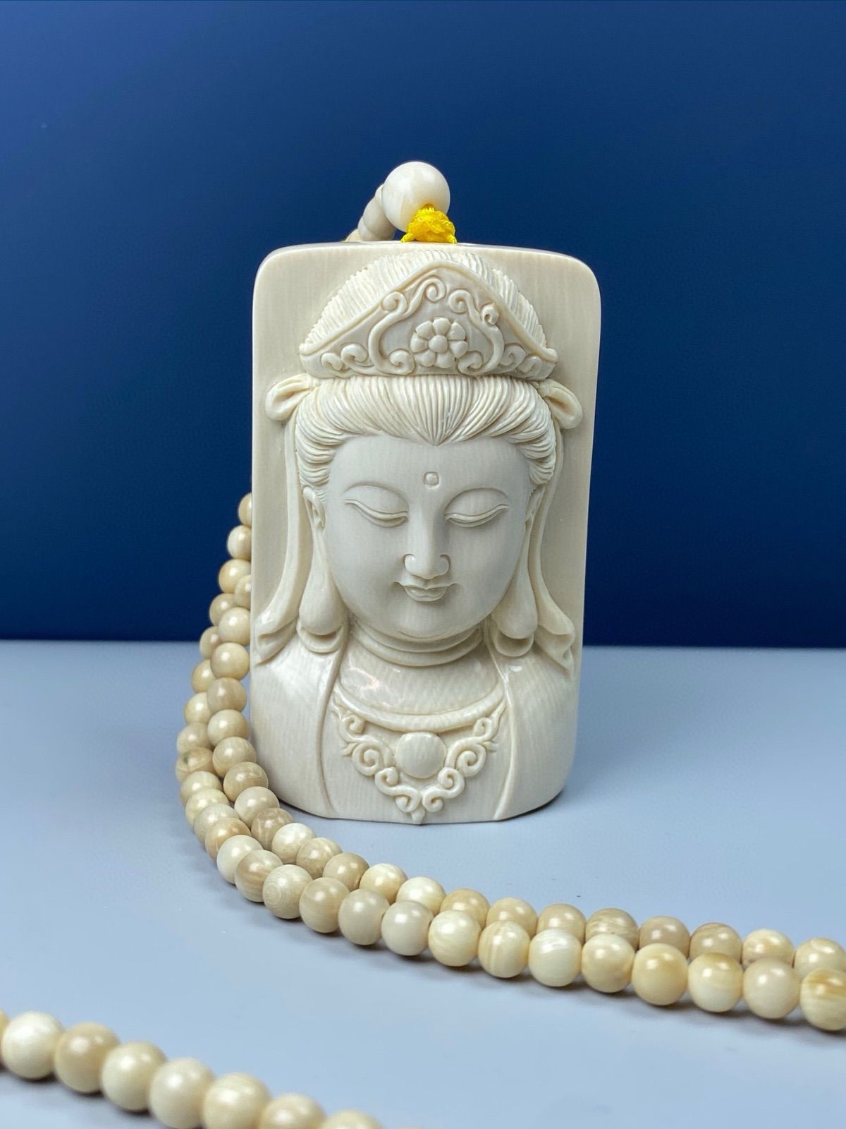 天然マンモス牙美しい手作り彫刻 観音菩萨 ペンダント(60g)