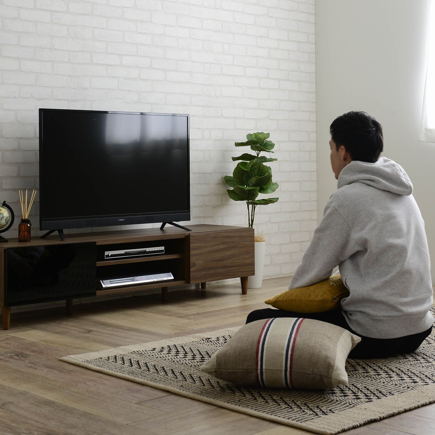 シンプル 木製 テレビボード 幅150cm テレビ台 TVボード ローボード MARWIL-DEMENAGEMENTS_CH