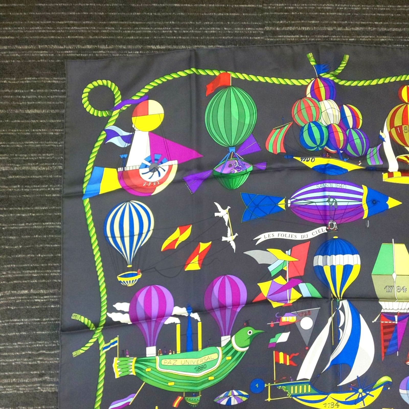 タグ付き　未使用　HERMES　エルメス　スカーフ　カレ　９０　大空の狂気II HERMES スカーフ カレ90 大空の狂気Ⅱ タグ付き 未使用 HERMES