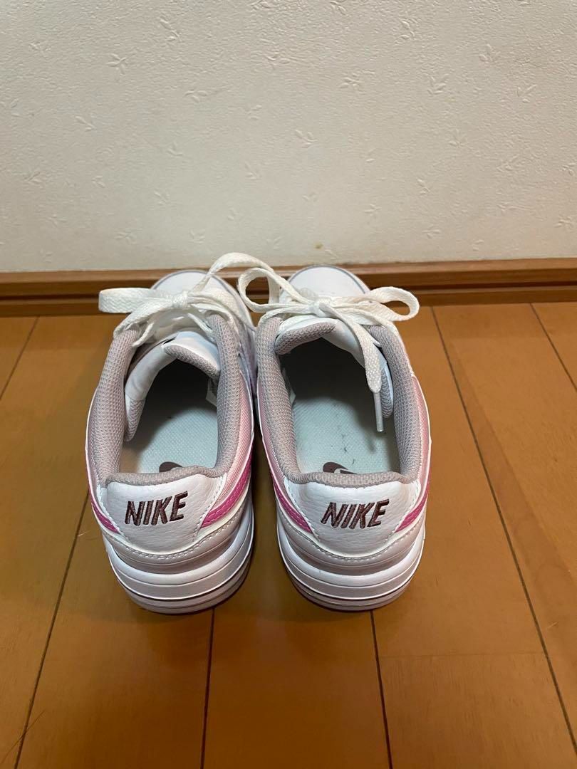 NIKE スニーカー