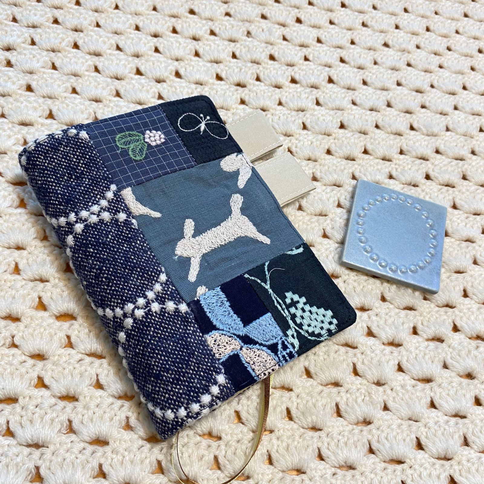 ほぼ日手帳カバー　オリジナルサイズ  ミナペルホネン ウールtambourine ネイビーにもこもこ刺繍のrunrunrunメインに片面チョコっとパッチバージョン