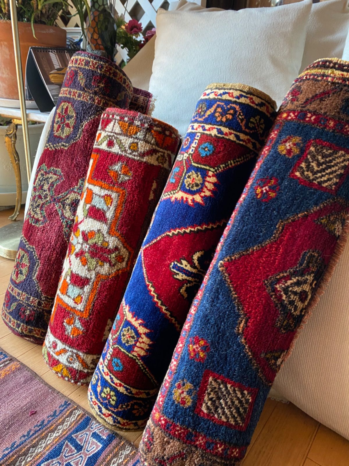 ウズベキスタン直輸入 高級シルク刺繍ストール レッド・ピンク