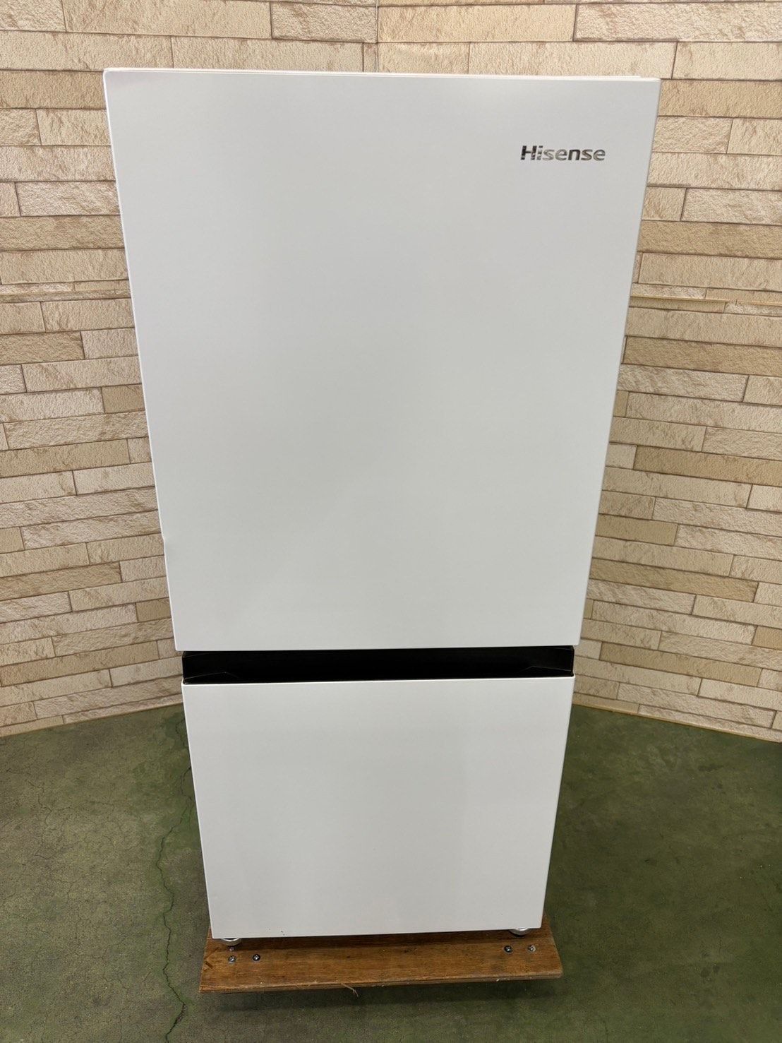 大阪送料無料★3か月保障付き★冷蔵庫★ハイセンス★HR-D1304★R-810 大阪送料無料☆3か月保障付き☆冷蔵庫☆2022年☆ハイセンス☆2ドア☆HR