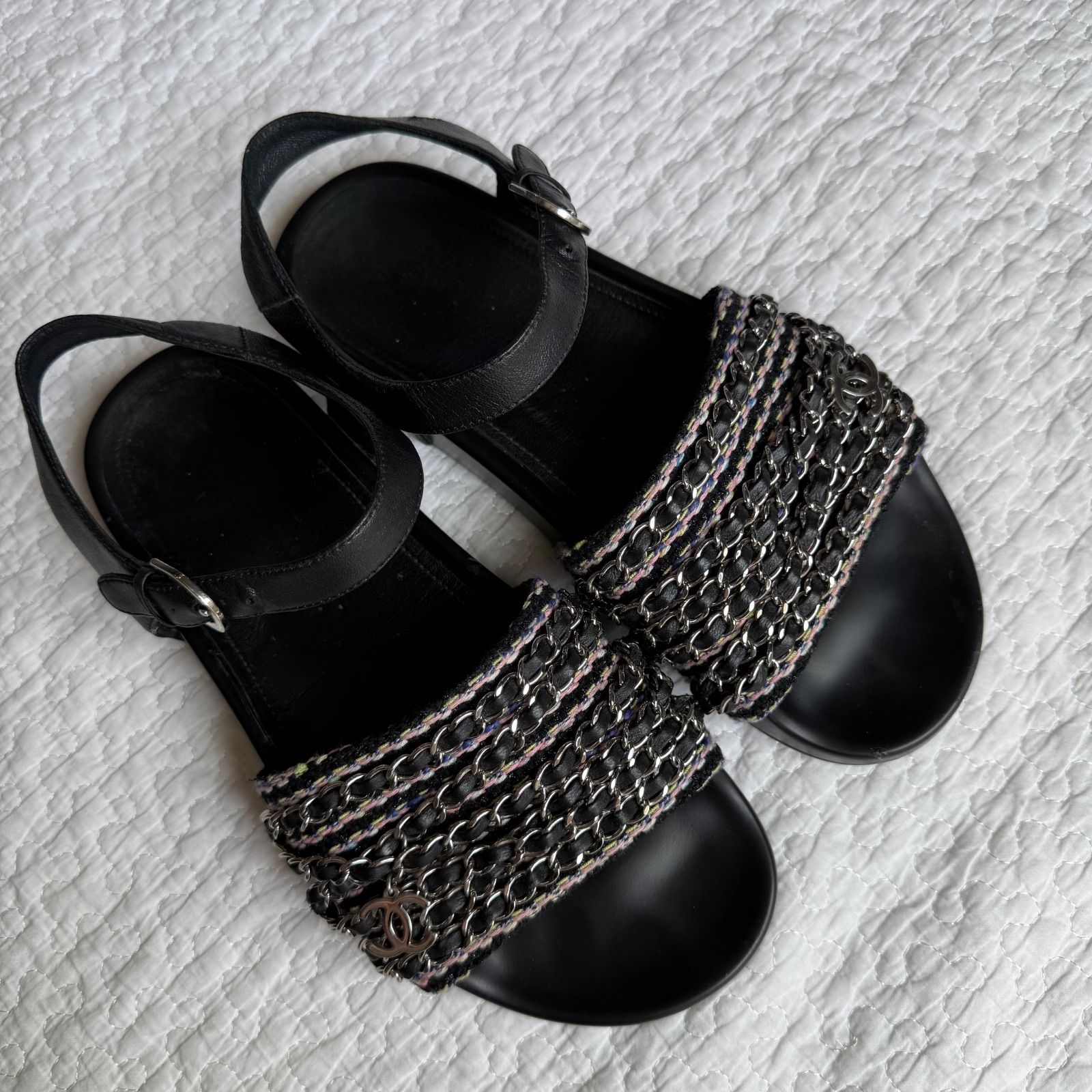 CHANEL シャネル ブラック エナメル レザーサンダル 37 黒 CHANEL シャネル サンダル レディース37 約23.5cm ブラック