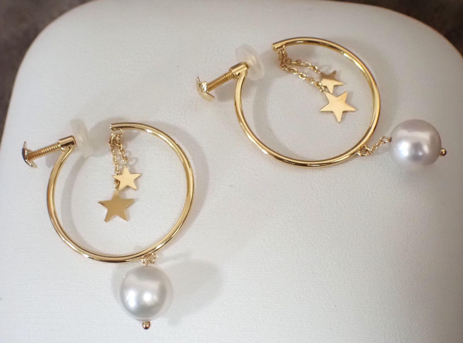 美品 k18 色石 ピアス パール フープピアス 揺れる 18金 白