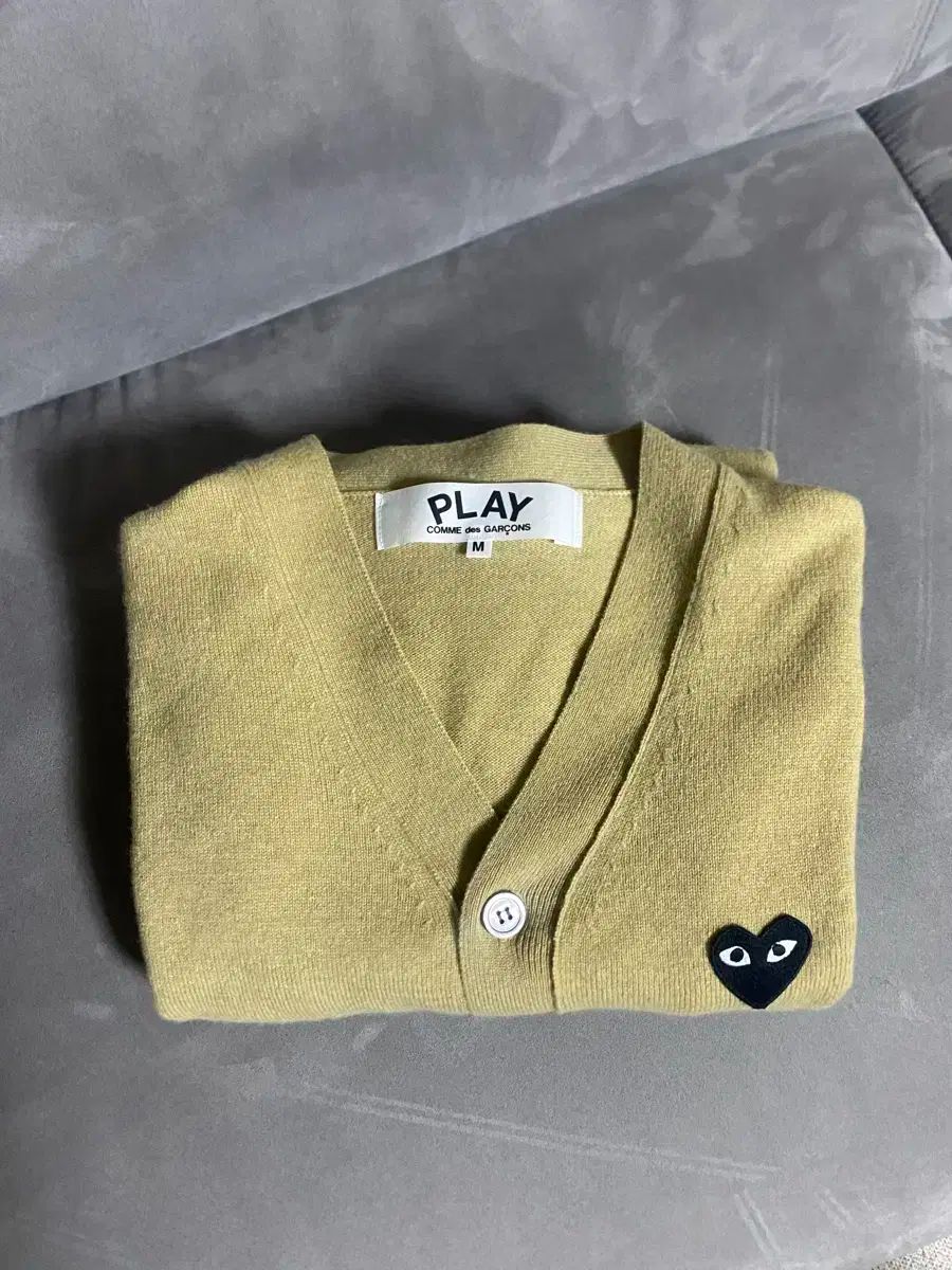 M ♥ COMME des GARCONS PLAY ブラックワッペン カーディガン