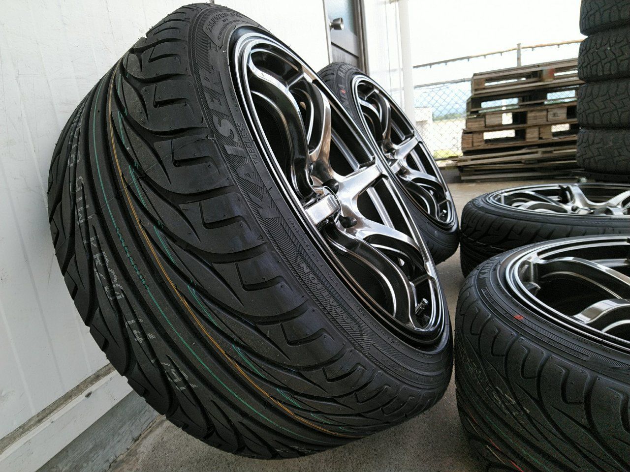 新品 86 BRZ （要車高調） タイヤホイールセット 18インチ Acht