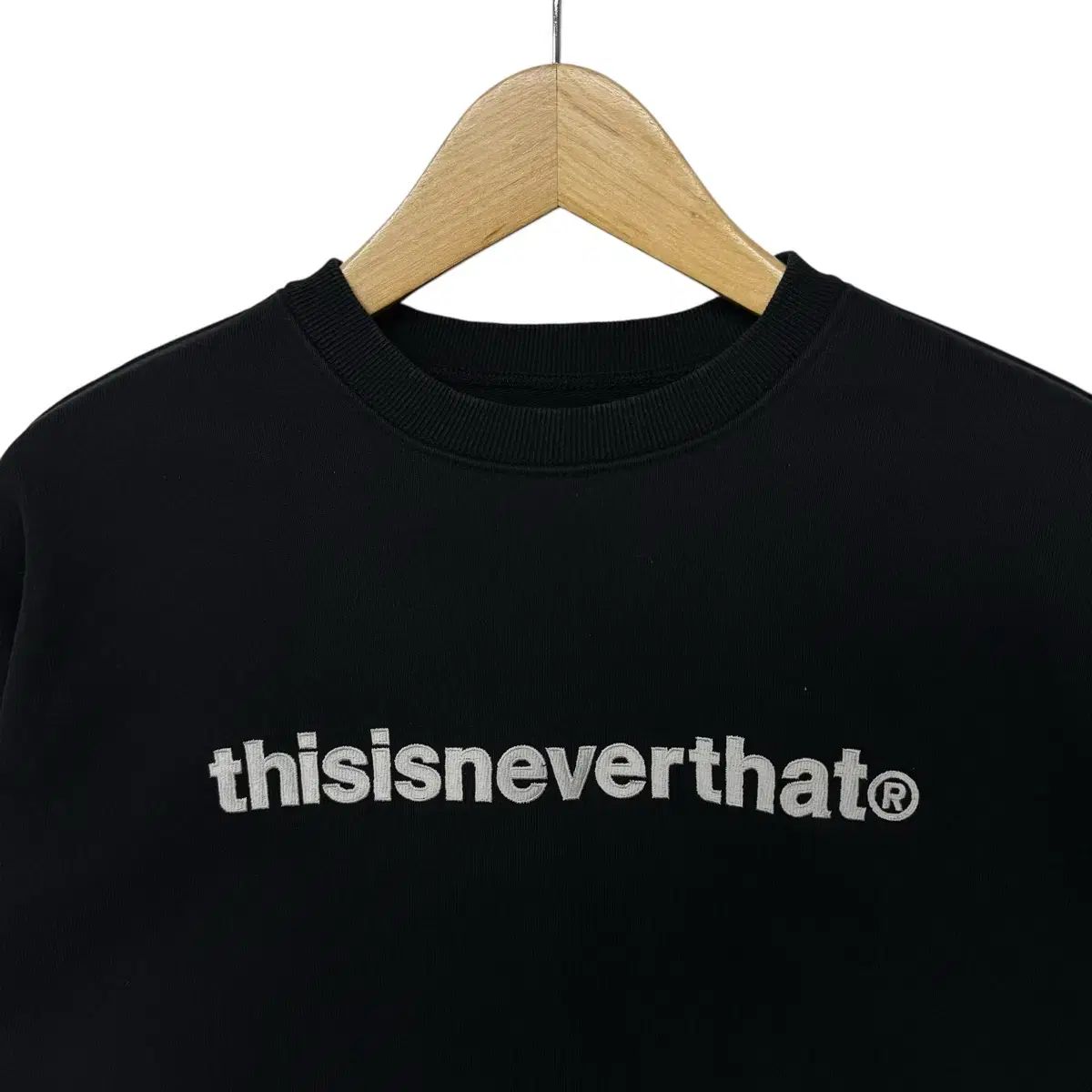 thisisneverthat(ディスイズネバーザット) 刺繍ロゴ パーカー