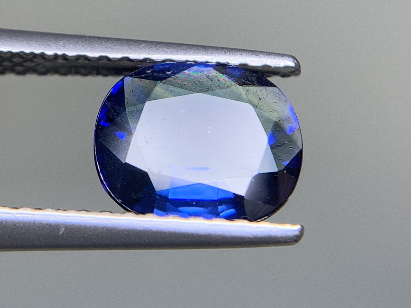 サファイア 2.044ct 宝石ソーティング付き 8.1㎜×6.7㎜×3.7㎜ ルース 