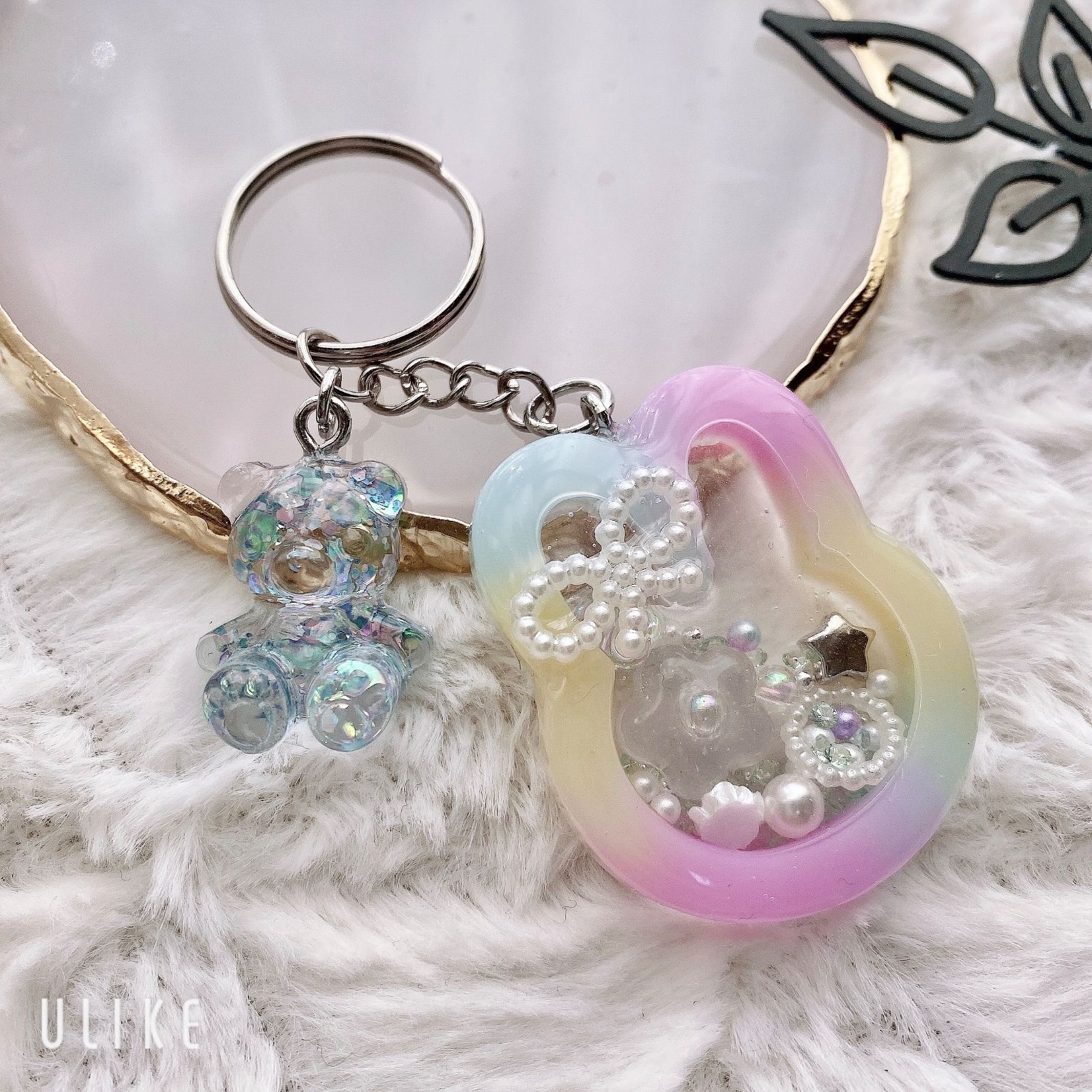 レジン シェイカーキーホルダー （うさぎ） - メルカリ