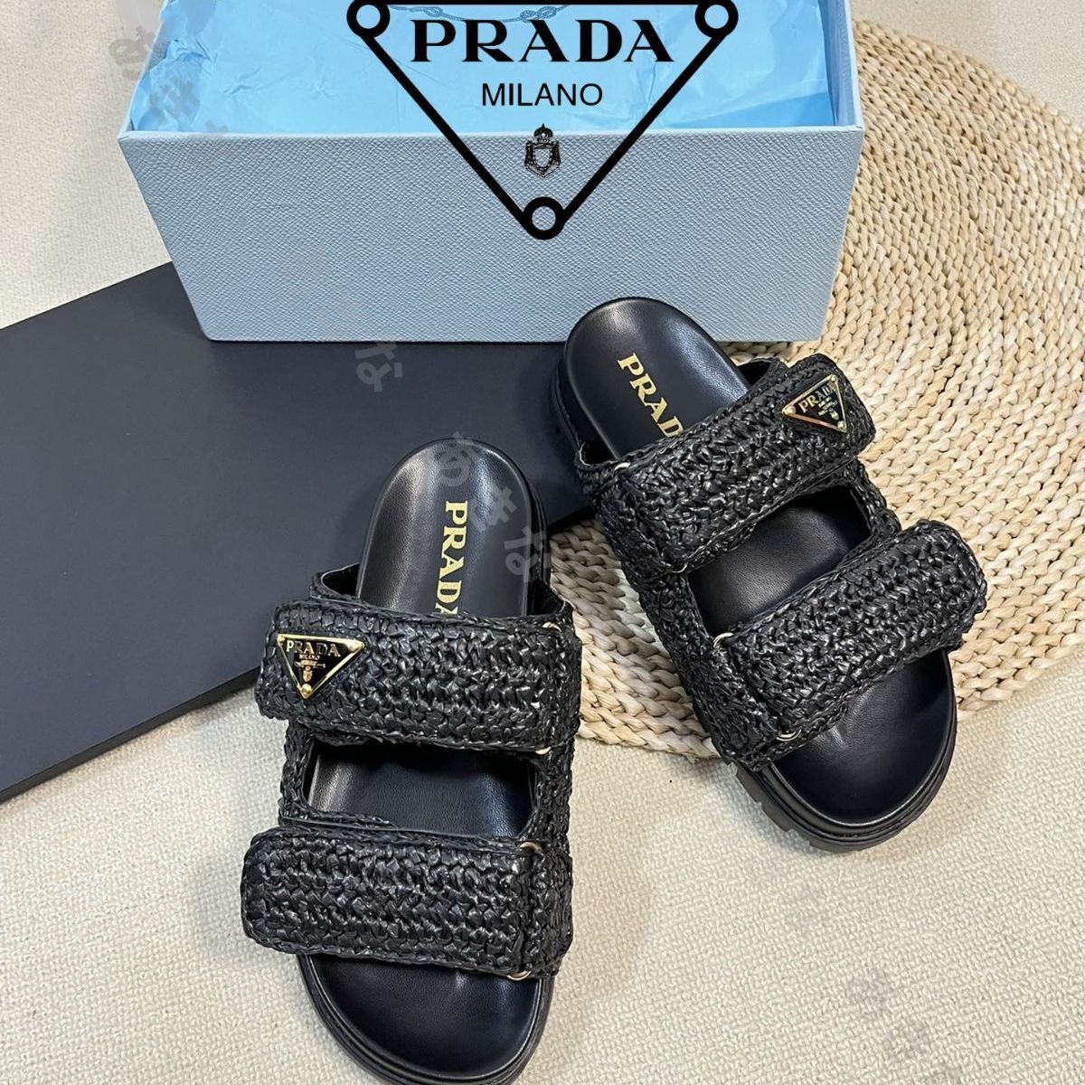 ベストセラー プラダ/PRADA レトロファッショナブル ニュースタイル ビーチサンダル 超軽量厚底スリッパ黒  レディース【並行輸入品】