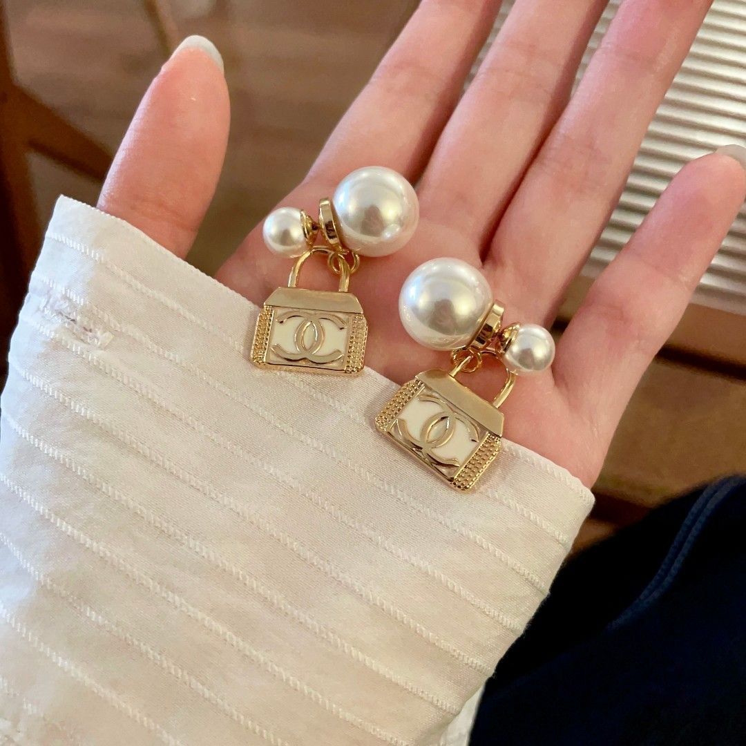 CHANEL ダブルCロゴ ピアスシルバー925 CHANEL シャネル ピアス CCマーク ダブルC ラインストーン
