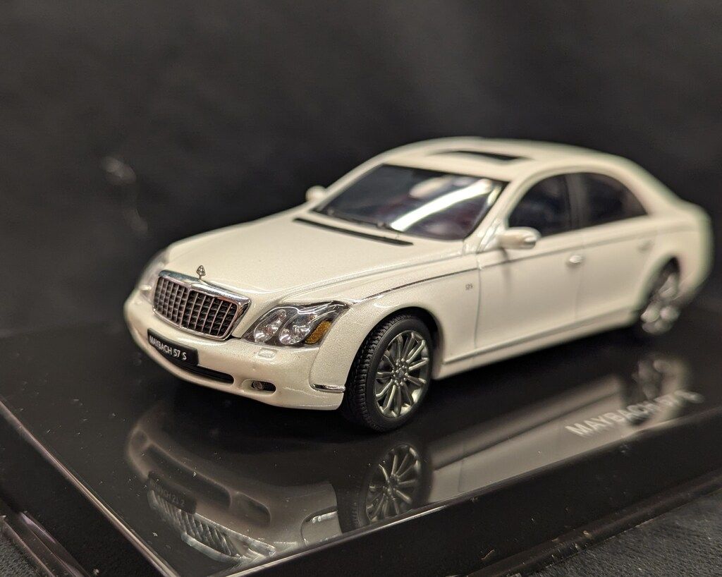 AUTOart 1/43 MAYBACH 57 S 2005 White 56157 - メルカリ