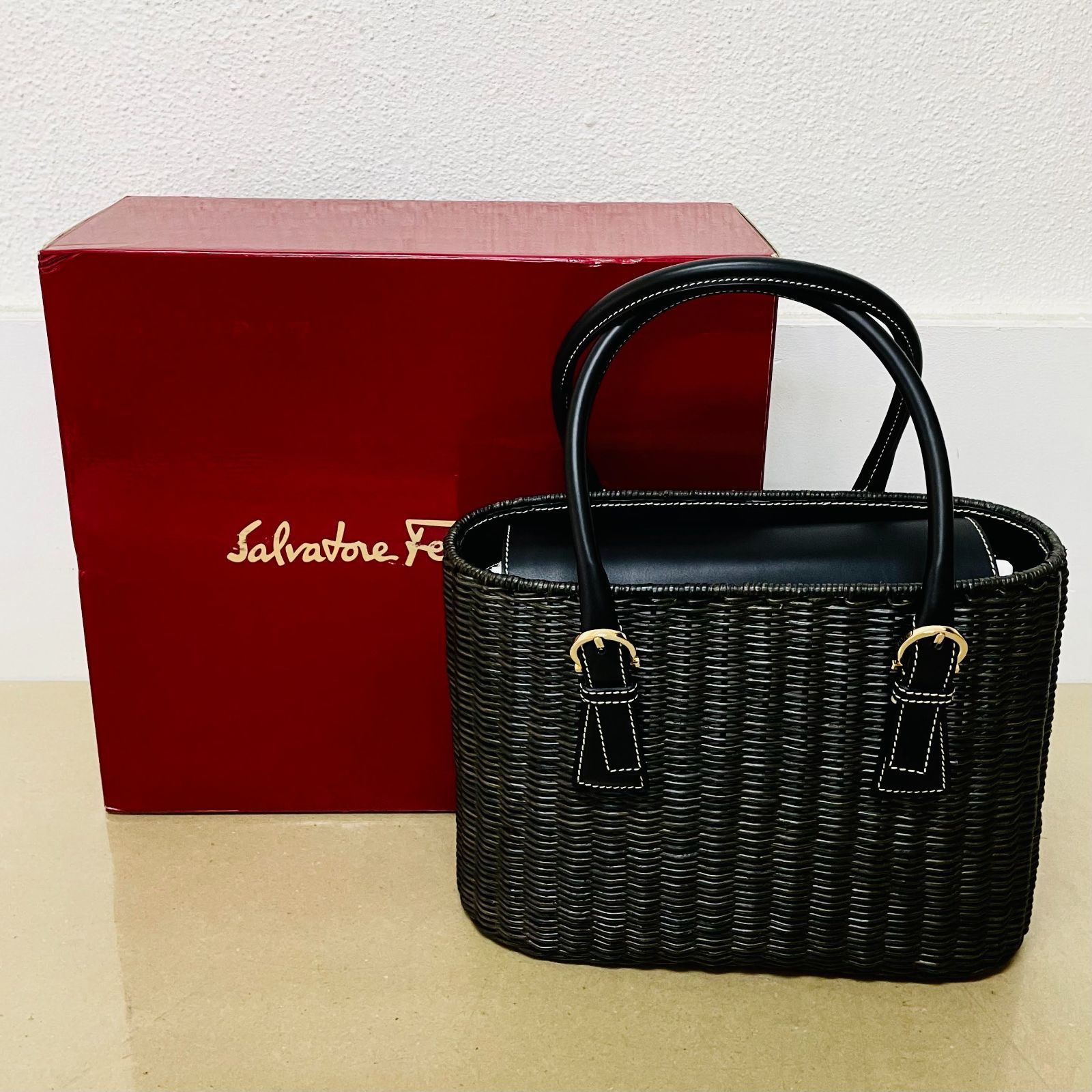 Salvatore Ferragamo サルヴァトーレフェラガモ ガンチーニ