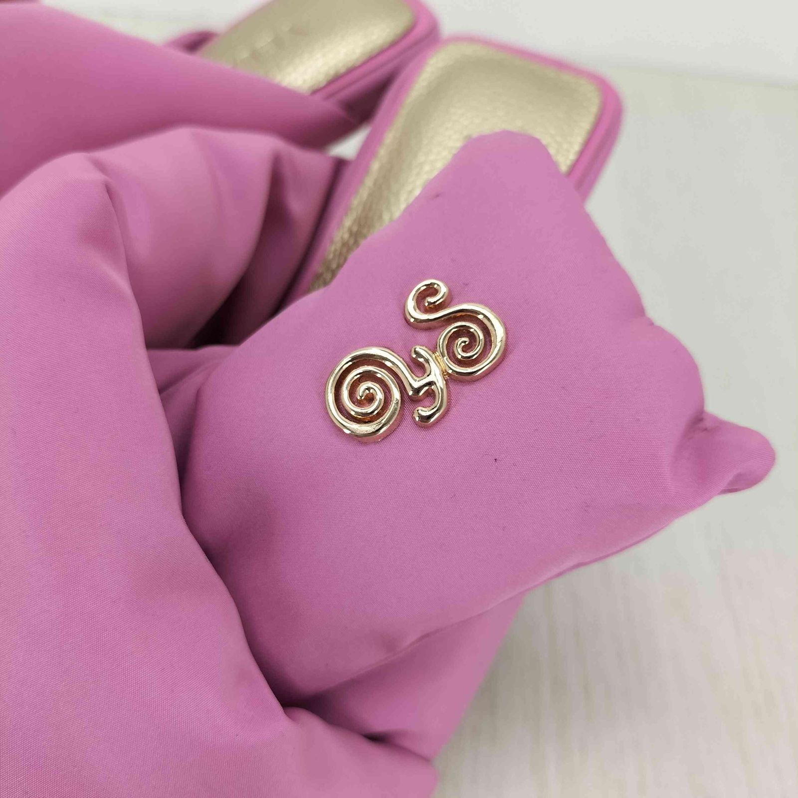靴 YELLO pink flash sandals イエロー YELLO PINK FLASH SANDALS レディース JPN：L - メルカリ